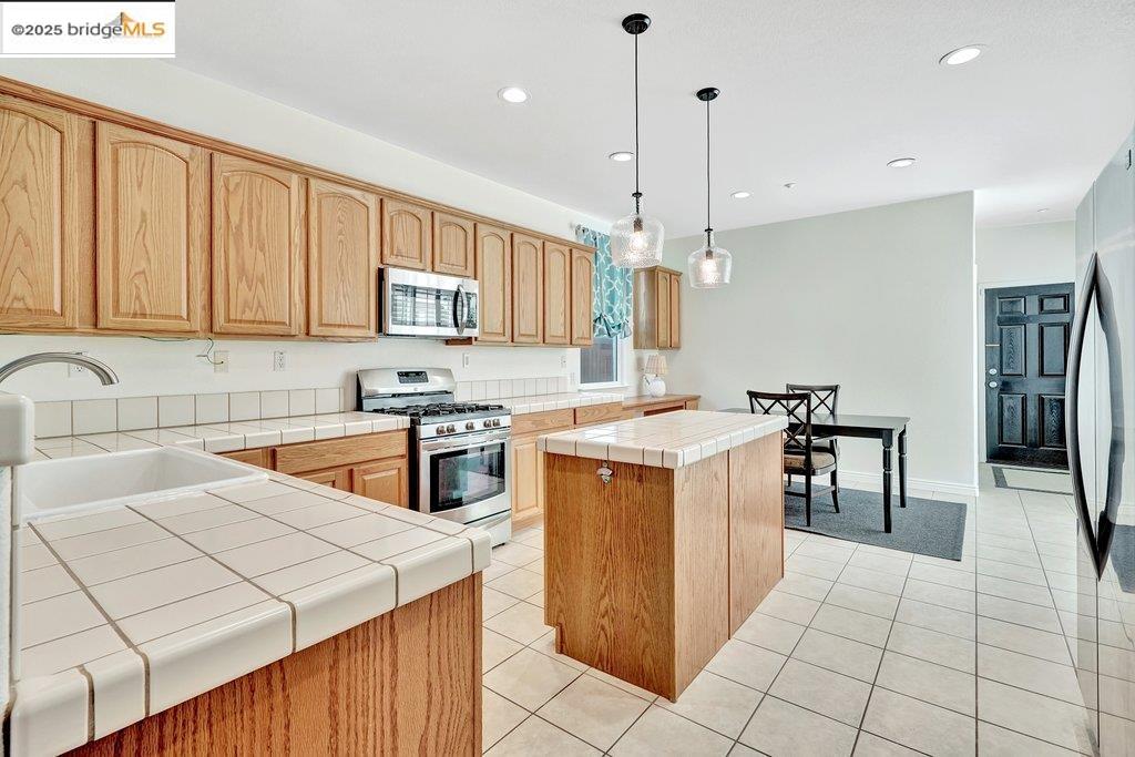 Detail Gallery Image 19 of 57 For 713 Flemish Ct, Brentwood,  CA 94513 - 4 Beds | 3 Baths