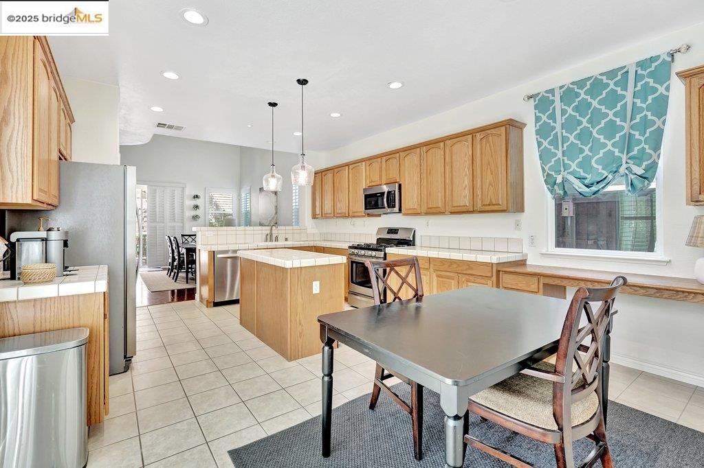 Detail Gallery Image 22 of 57 For 713 Flemish Ct, Brentwood,  CA 94513 - 4 Beds | 3 Baths