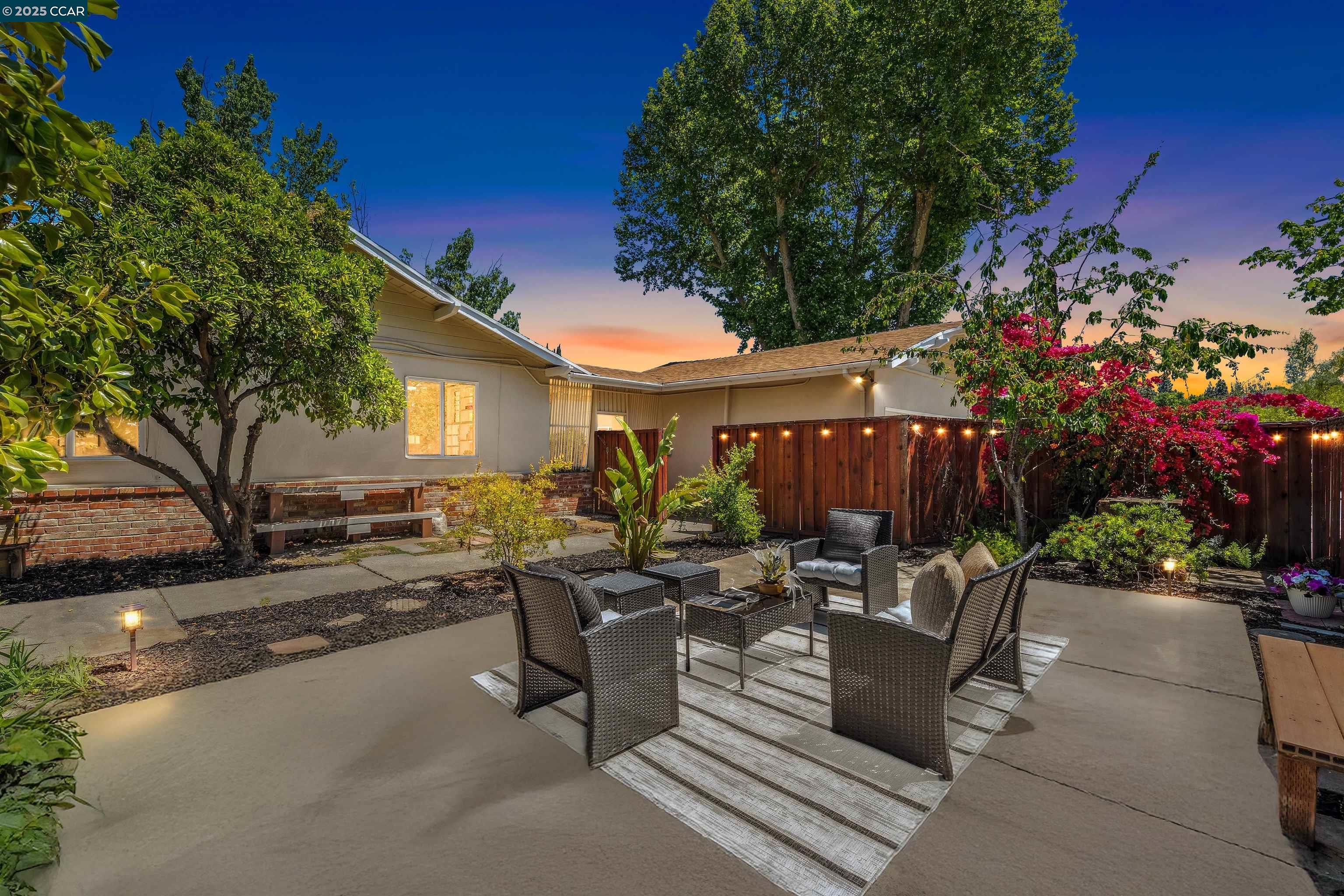 Detail Gallery Image 2 of 60 For 701 Duke Cir, Pleasant Hill,  CA 94523 - 3 Beds | 2 Baths