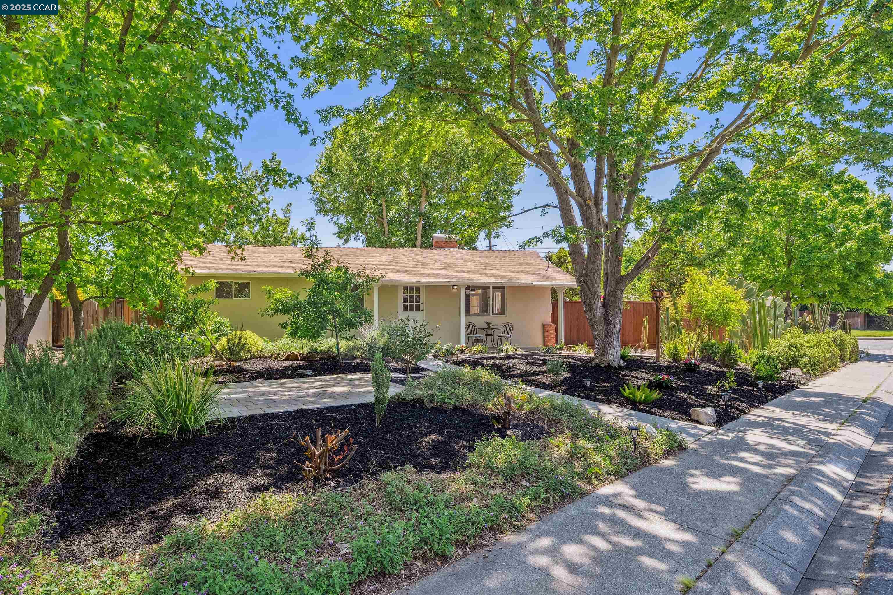 Detail Gallery Image 14 of 60 For 701 Duke Cir, Pleasant Hill,  CA 94523 - 3 Beds | 2 Baths