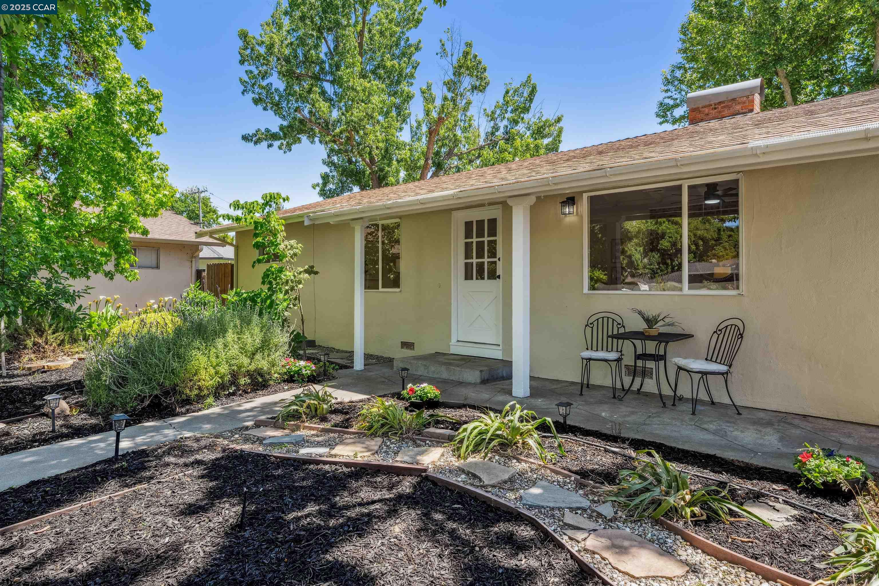 Detail Gallery Image 16 of 60 For 701 Duke Cir, Pleasant Hill,  CA 94523 - 3 Beds | 2 Baths