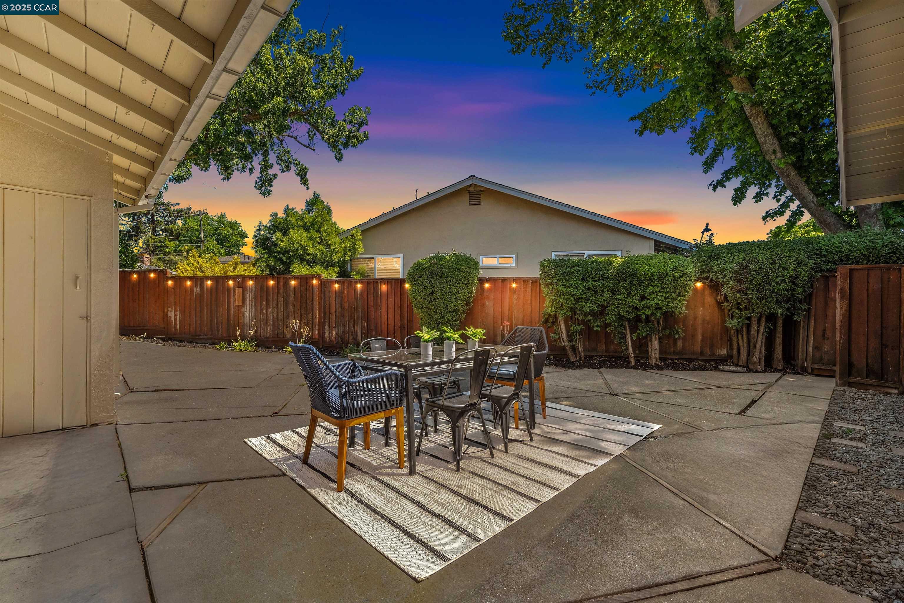Detail Gallery Image 3 of 60 For 701 Duke Cir, Pleasant Hill,  CA 94523 - 3 Beds | 2 Baths