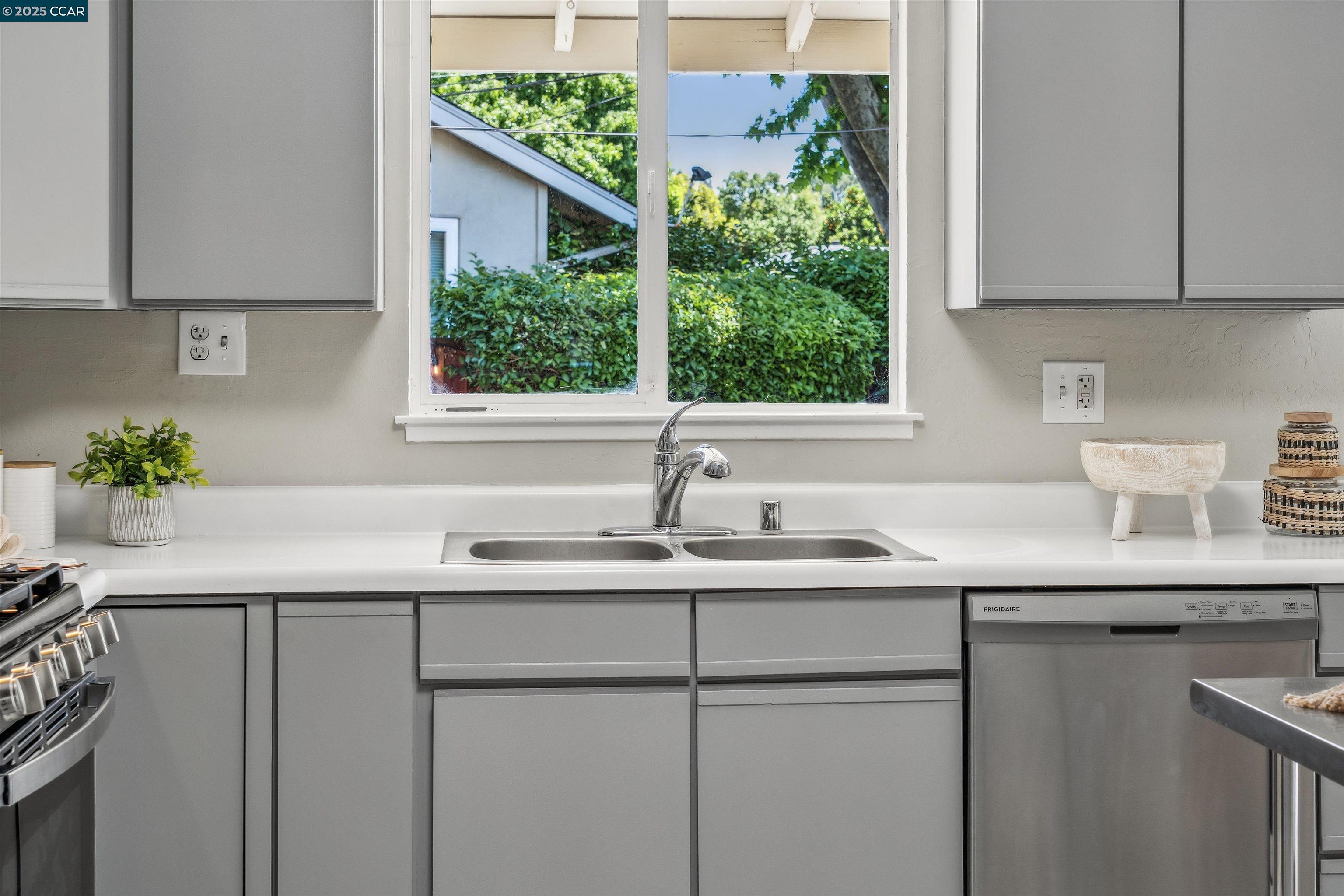 Detail Gallery Image 27 of 60 For 701 Duke Cir, Pleasant Hill,  CA 94523 - 3 Beds | 2 Baths