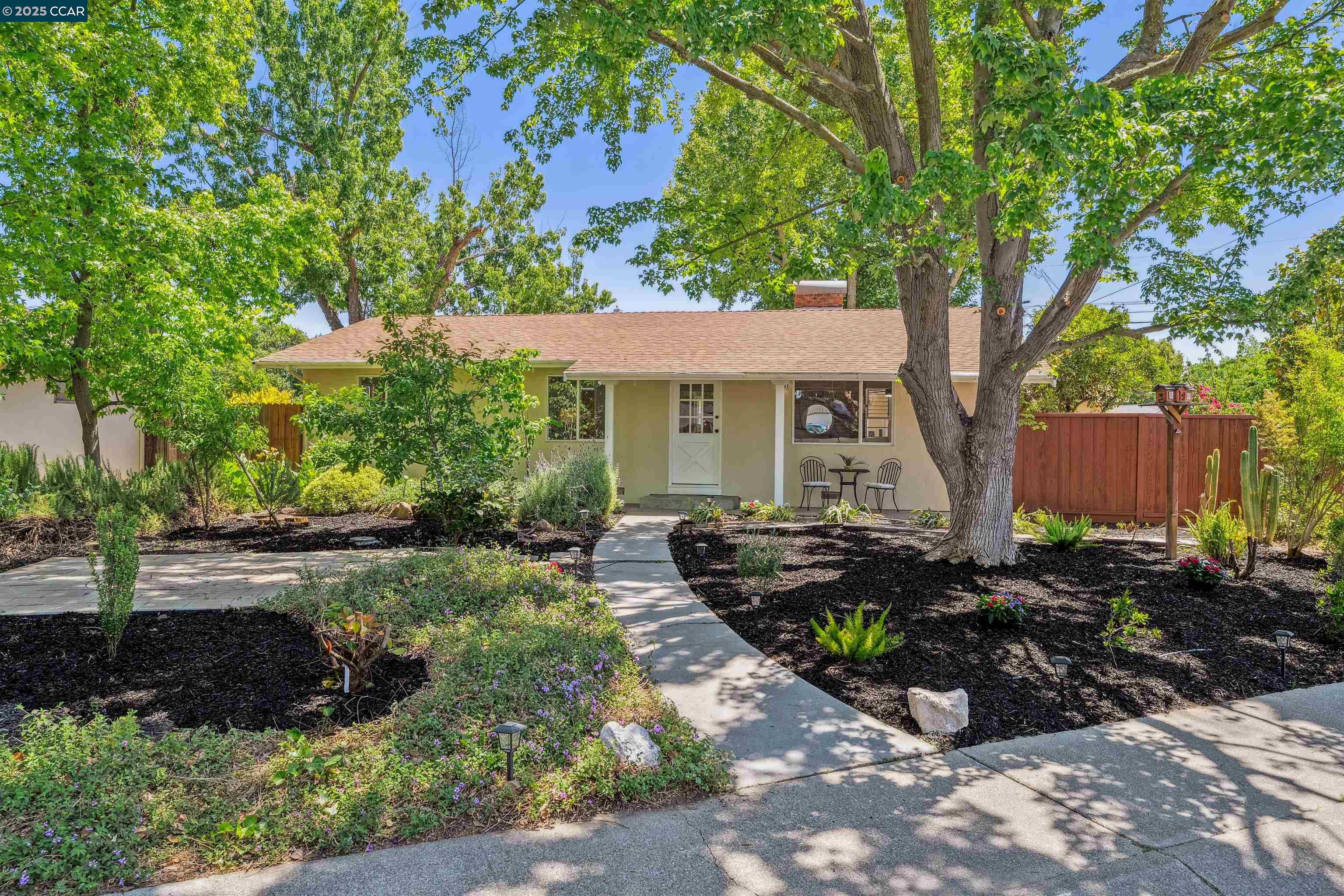 Detail Gallery Image 5 of 60 For 701 Duke Cir, Pleasant Hill,  CA 94523 - 3 Beds | 2 Baths