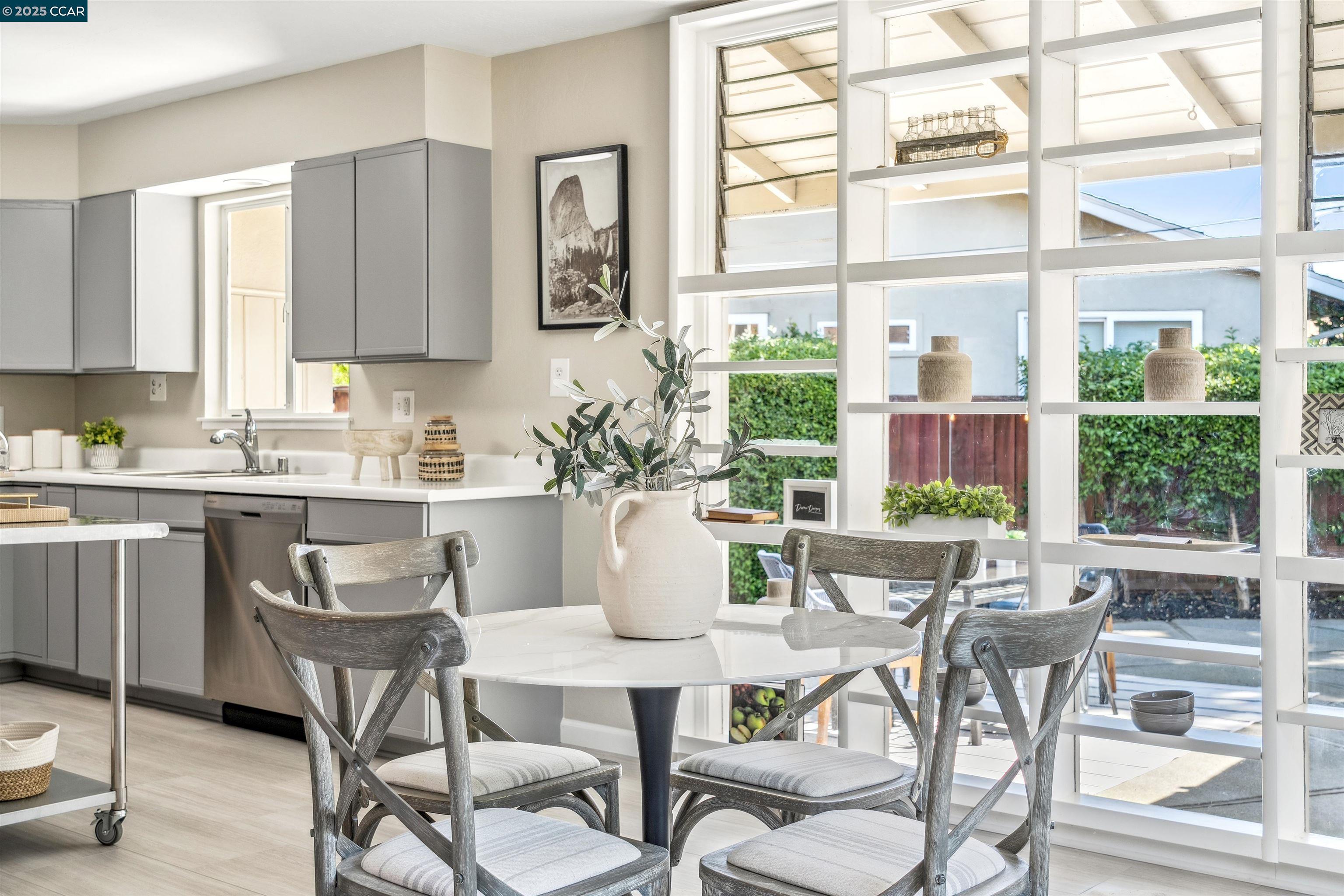 Detail Gallery Image 8 of 60 For 701 Duke Cir, Pleasant Hill,  CA 94523 - 3 Beds | 2 Baths