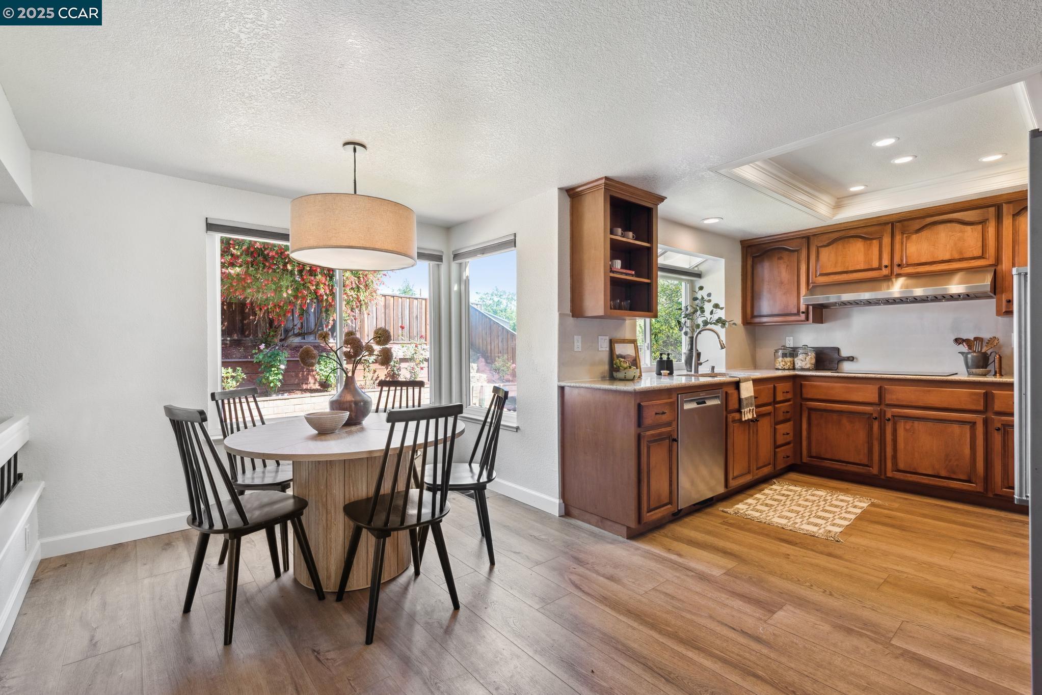 Detail Gallery Image 15 of 58 For 2253 Lake Crest Court, Martinez,  CA 94553 - 3 Beds | 2/1 Baths