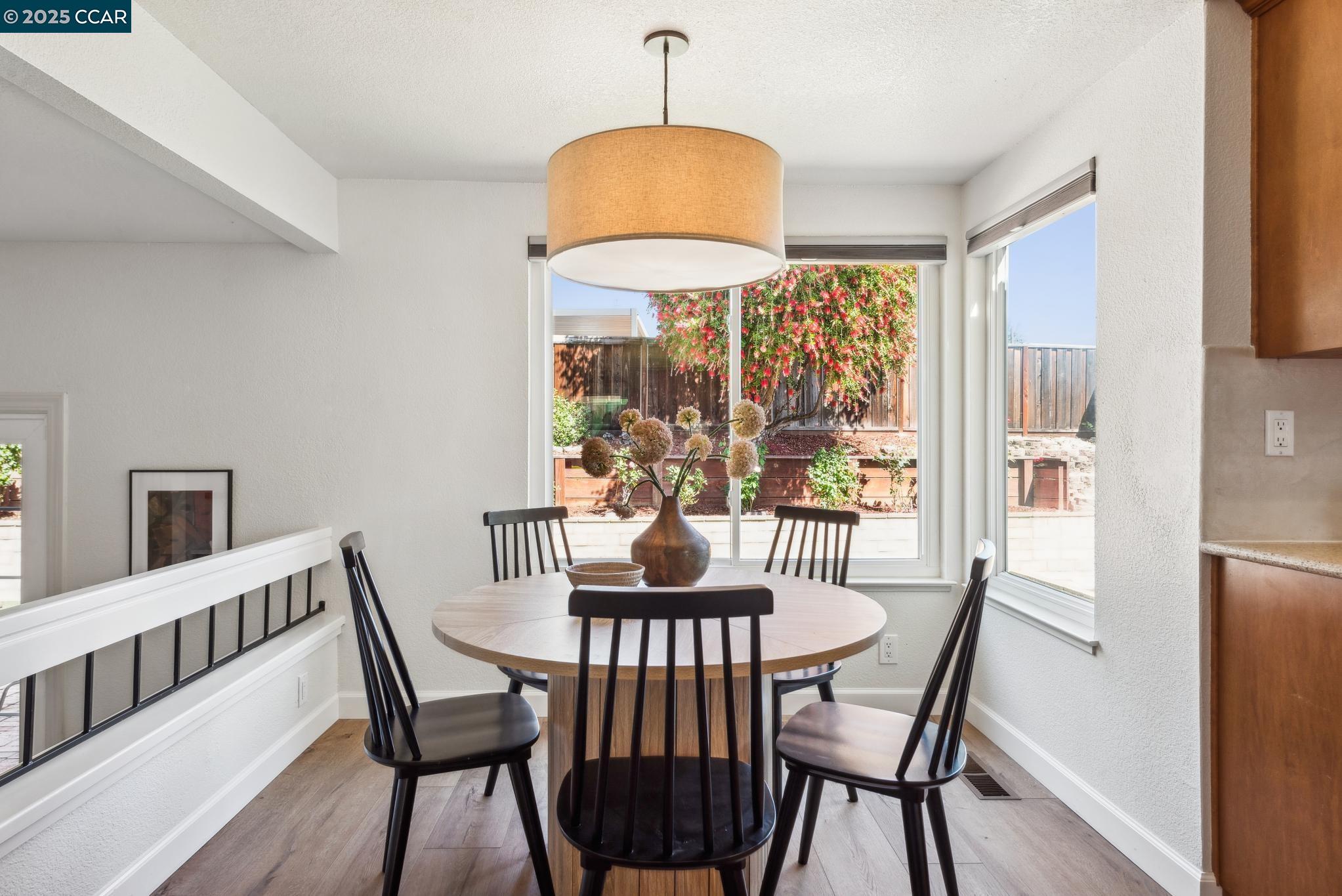 Detail Gallery Image 16 of 58 For 2253 Lake Crest Court, Martinez,  CA 94553 - 3 Beds | 2/1 Baths