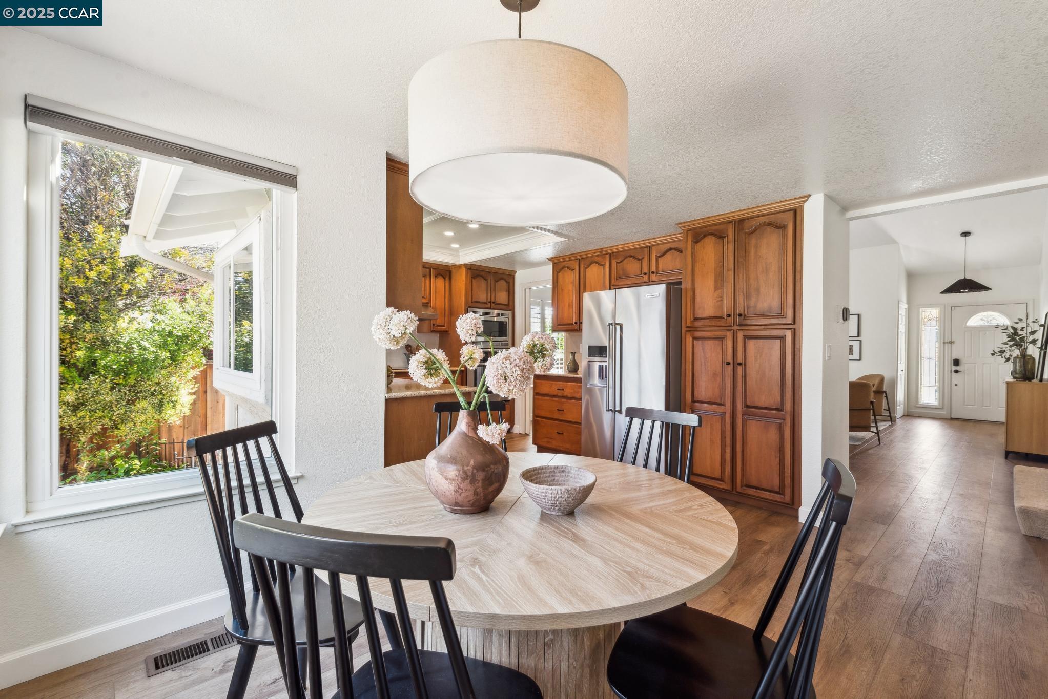 Detail Gallery Image 17 of 58 For 2253 Lake Crest Court, Martinez,  CA 94553 - 3 Beds | 2/1 Baths