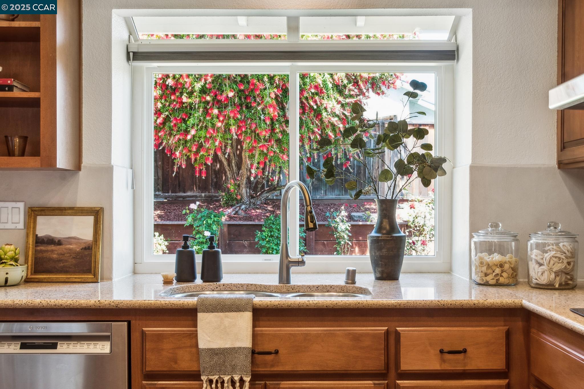 Detail Gallery Image 19 of 58 For 2253 Lake Crest Court, Martinez,  CA 94553 - 3 Beds | 2/1 Baths