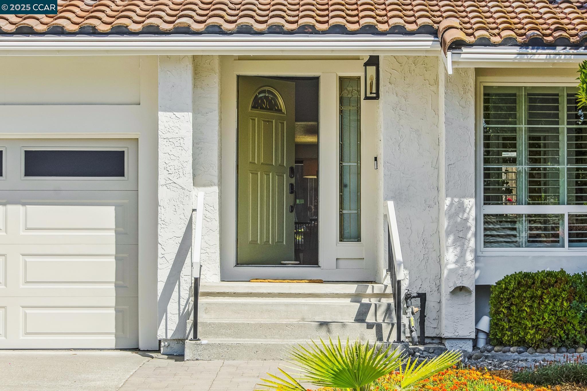 Detail Gallery Image 3 of 58 For 2253 Lake Crest Court, Martinez,  CA 94553 - 3 Beds | 2/1 Baths