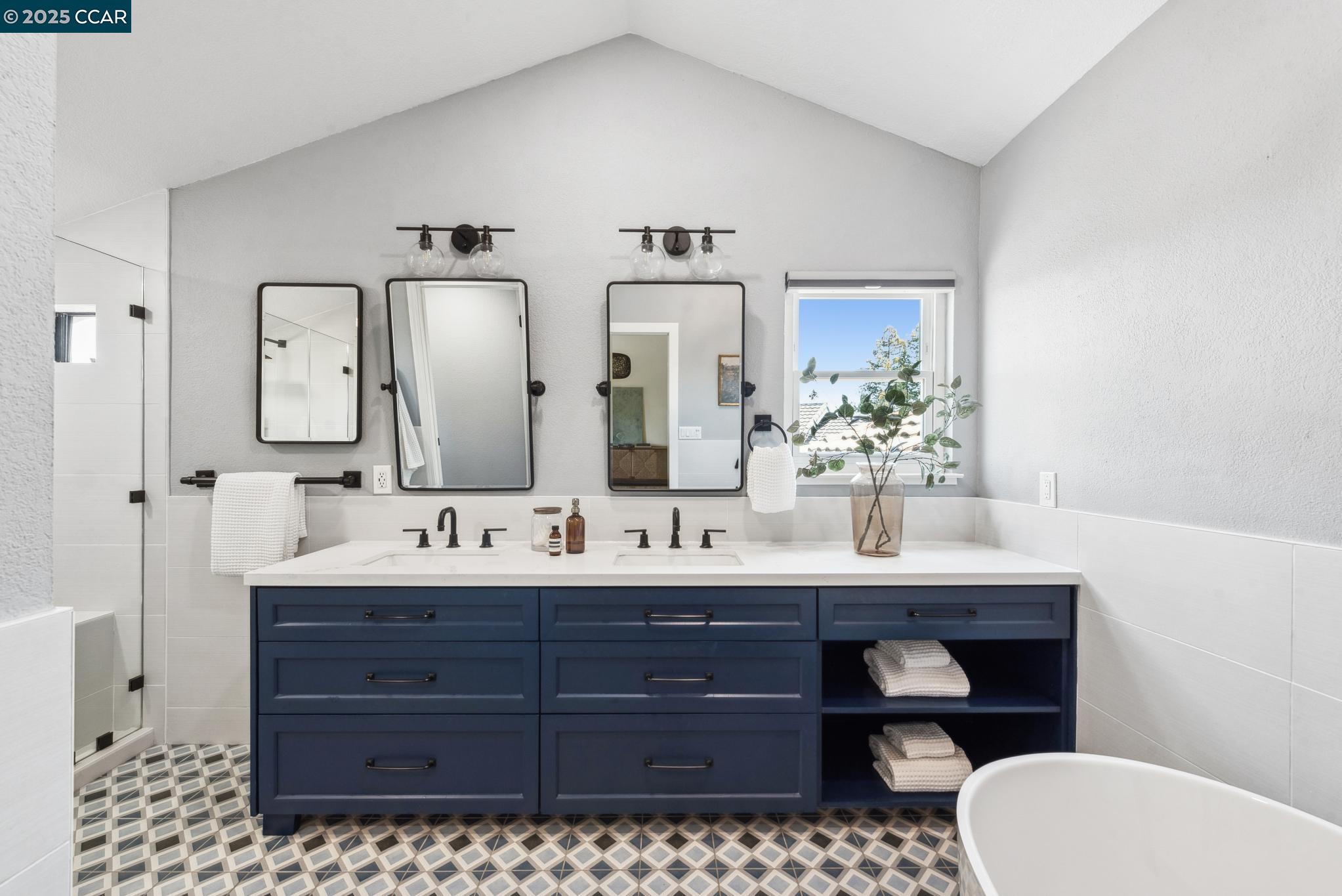 Detail Gallery Image 34 of 58 For 2253 Lake Crest Court, Martinez,  CA 94553 - 3 Beds | 2/1 Baths