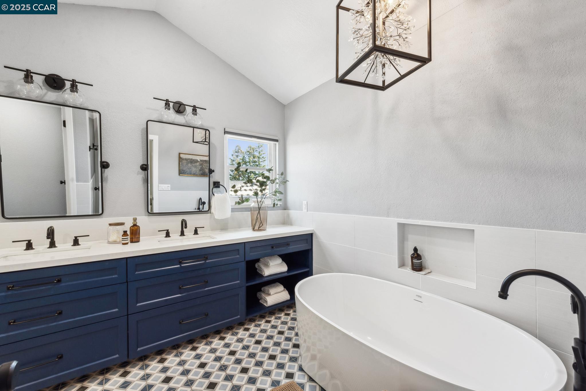 Detail Gallery Image 35 of 58 For 2253 Lake Crest Court, Martinez,  CA 94553 - 3 Beds | 2/1 Baths