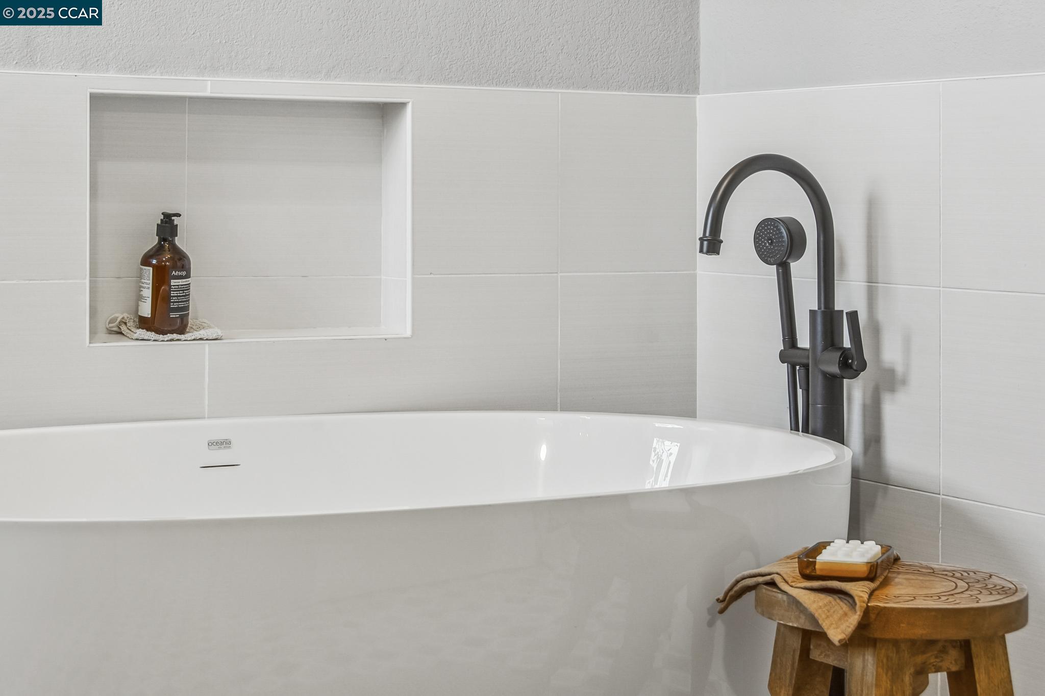 Detail Gallery Image 37 of 58 For 2253 Lake Crest Court, Martinez,  CA 94553 - 3 Beds | 2/1 Baths