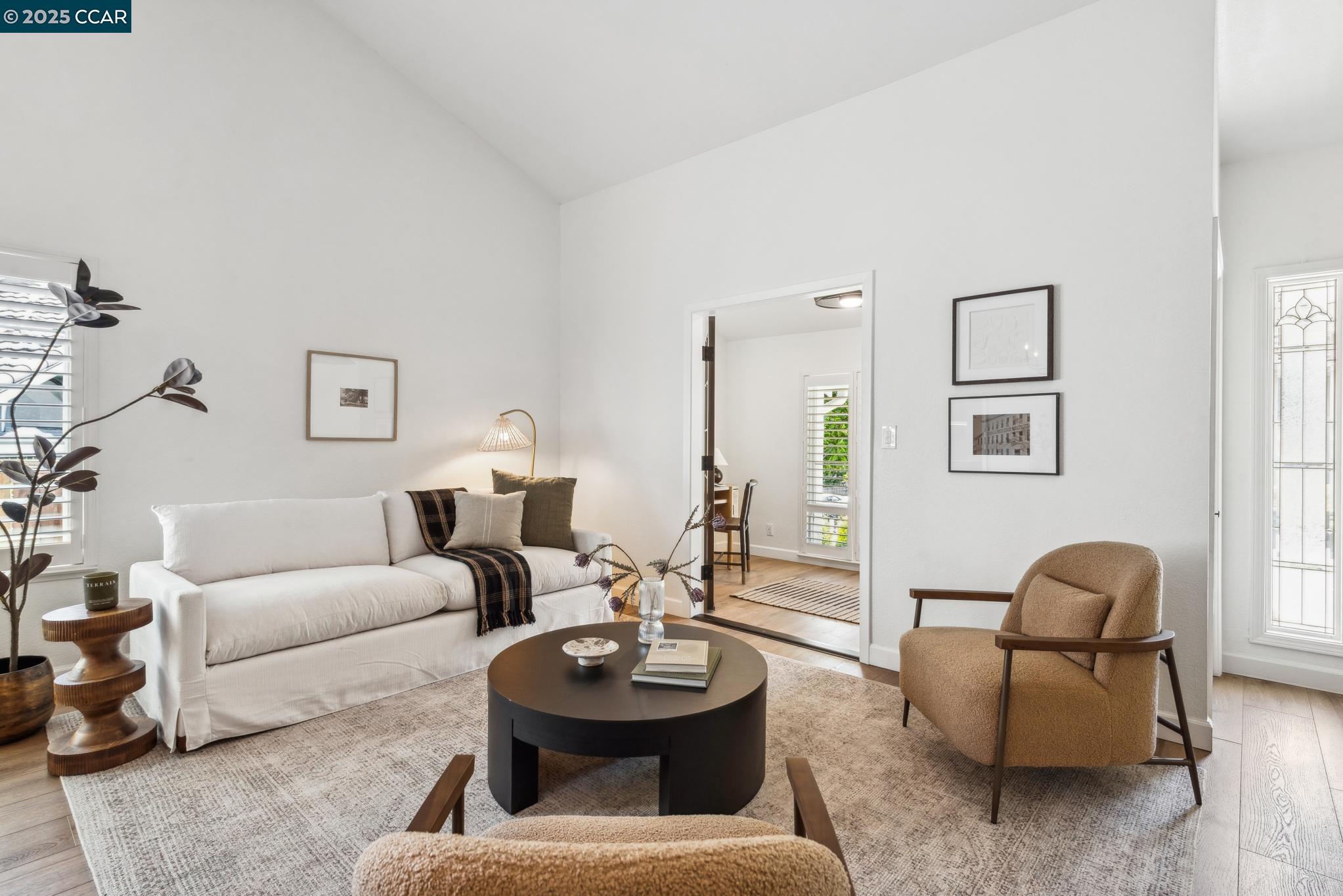 Detail Gallery Image 8 of 58 For 2253 Lake Crest Court, Martinez,  CA 94553 - 3 Beds | 2/1 Baths