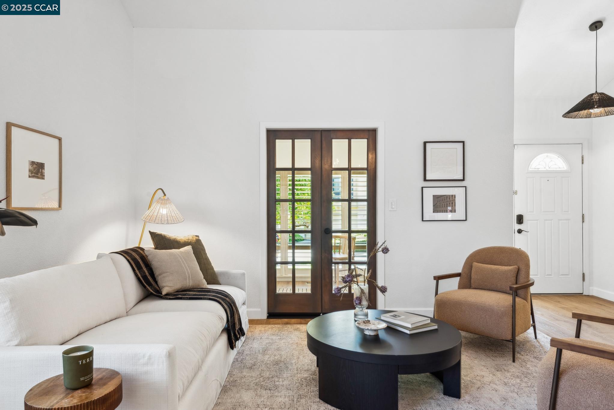 Detail Gallery Image 9 of 58 For 2253 Lake Crest Court, Martinez,  CA 94553 - 3 Beds | 2/1 Baths