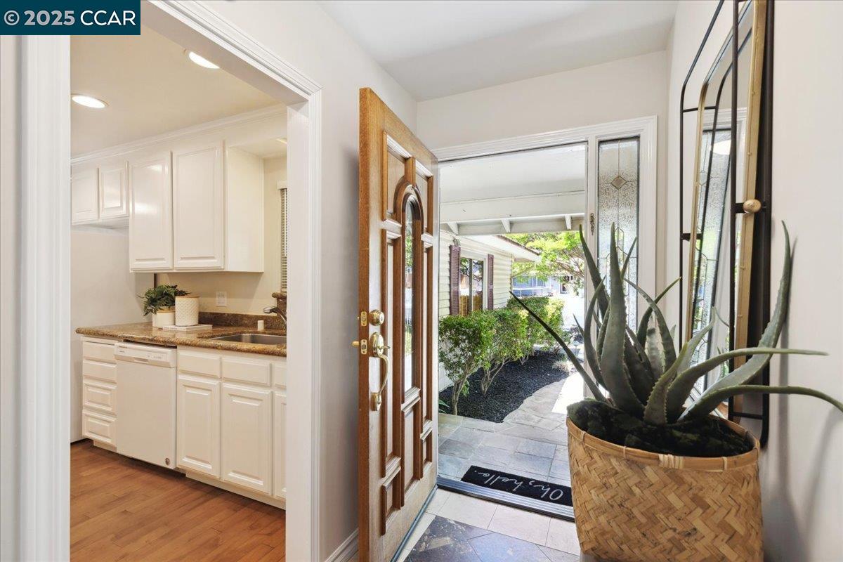 Detail Gallery Image 4 of 30 For 1050 Palisade Dr, Martinez,  CA 94553 - 3 Beds | 2 Baths