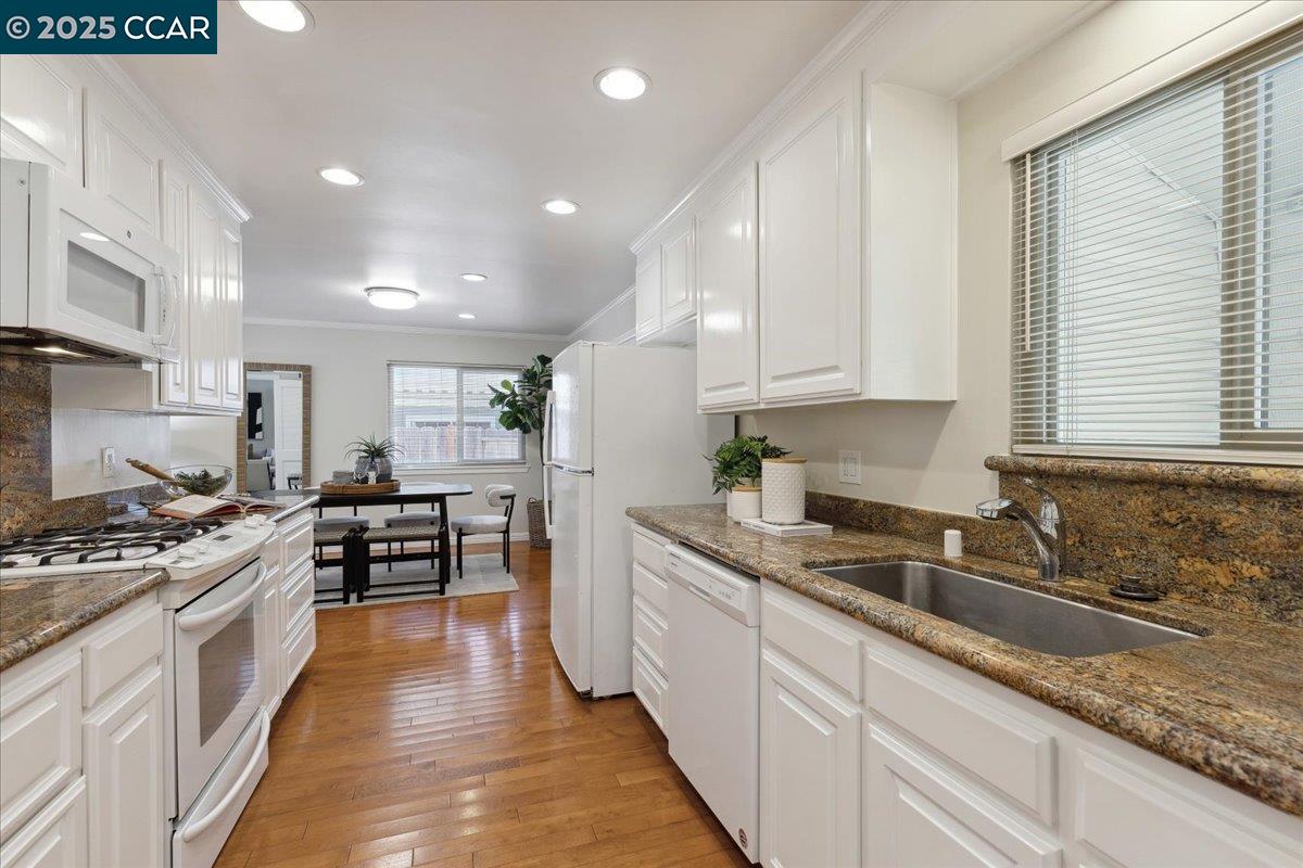 Detail Gallery Image 5 of 30 For 1050 Palisade Dr, Martinez,  CA 94553 - 3 Beds | 2 Baths
