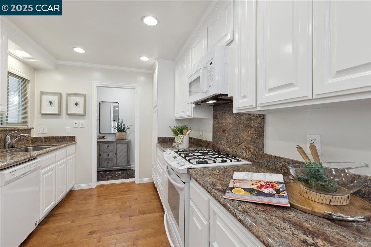 Detail Gallery Image 6 of 30 For 1050 Palisade Dr, Martinez,  CA 94553 - 3 Beds | 2 Baths