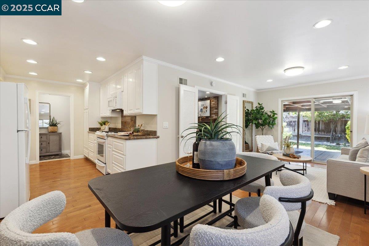Detail Gallery Image 7 of 30 For 1050 Palisade Dr, Martinez,  CA 94553 - 3 Beds | 2 Baths