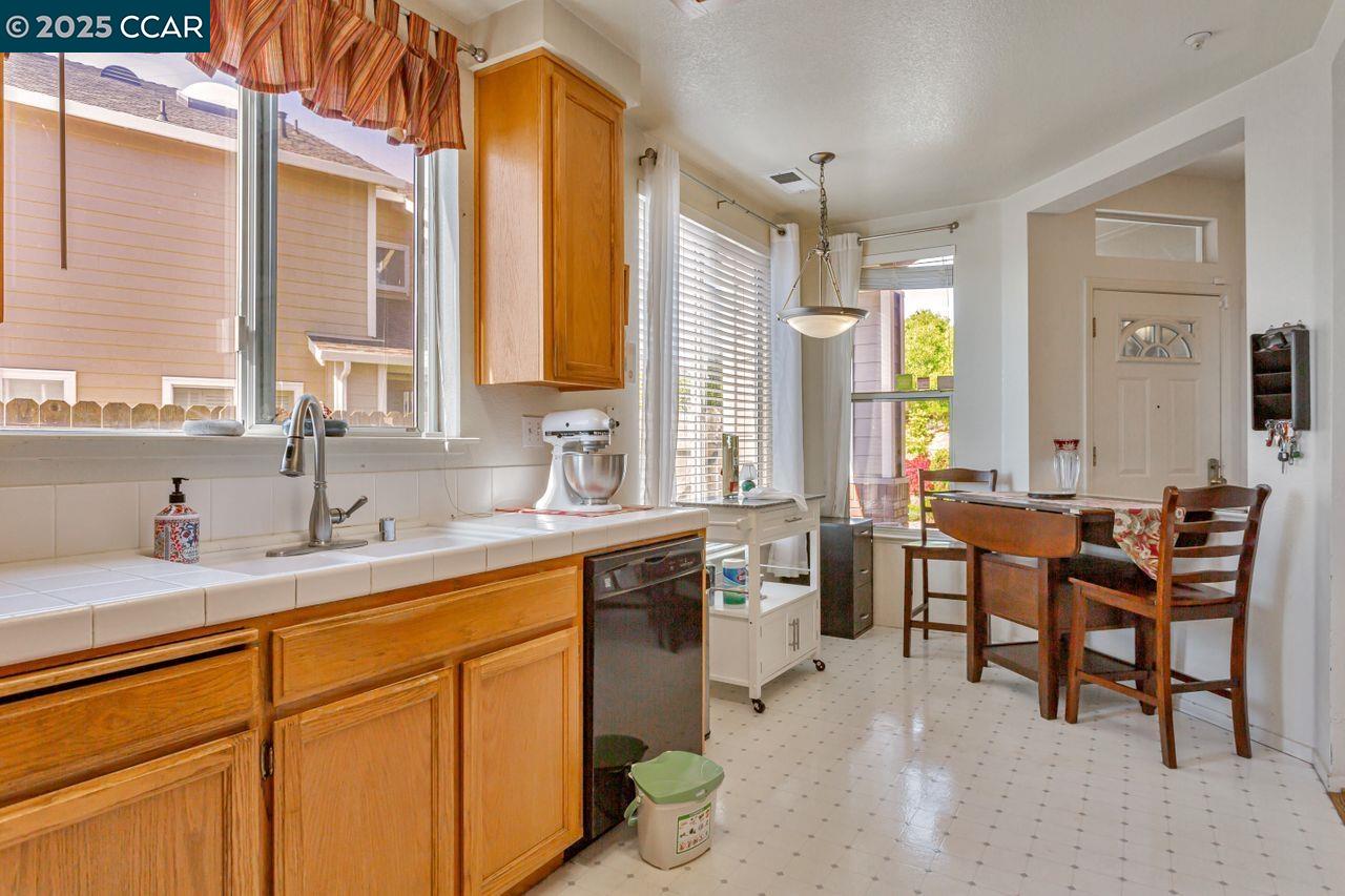 Detail Gallery Image 12 of 40 For 81 Del Sur St, Vallejo,  CA 94591 - 2 Beds | 2/1 Baths