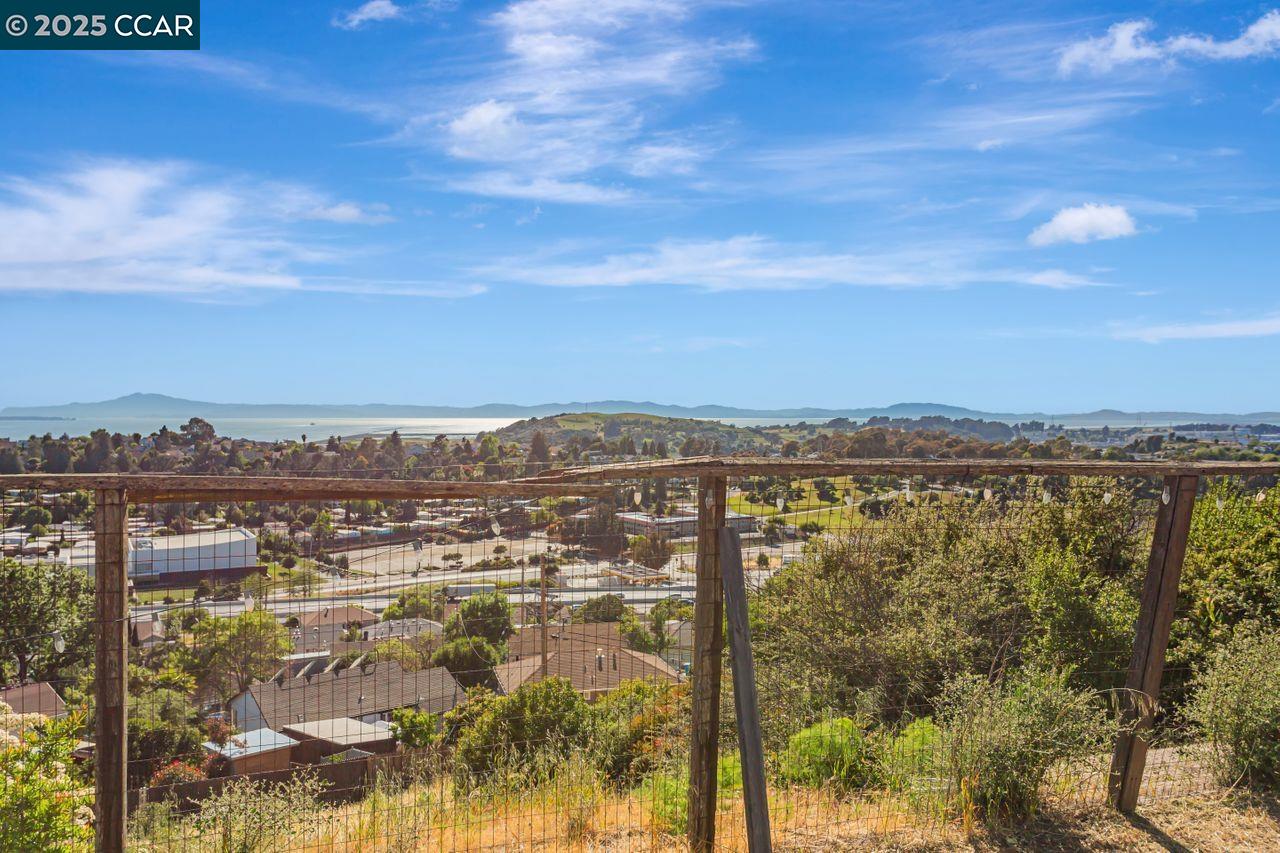 Detail Gallery Image 35 of 40 For 81 Del Sur St, Vallejo,  CA 94591 - 2 Beds | 2/1 Baths