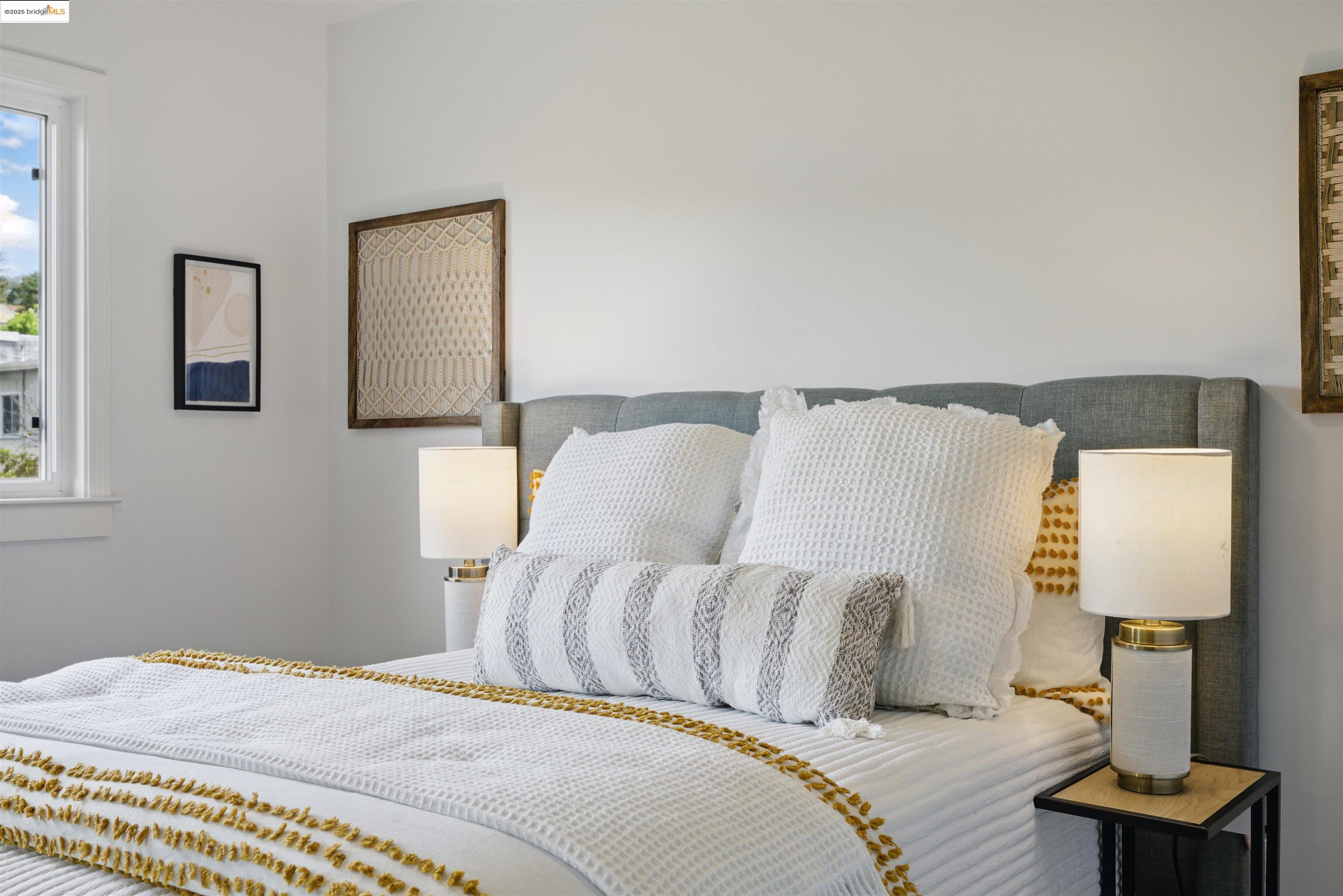 2028 Damuth St # 4, Oakland, California 94602, 2 Bedrooms Bedrooms, 4 Rooms Rooms,1 BathroomBathrooms,Residential,For Sale,2028 Damuth St # 4,41096850