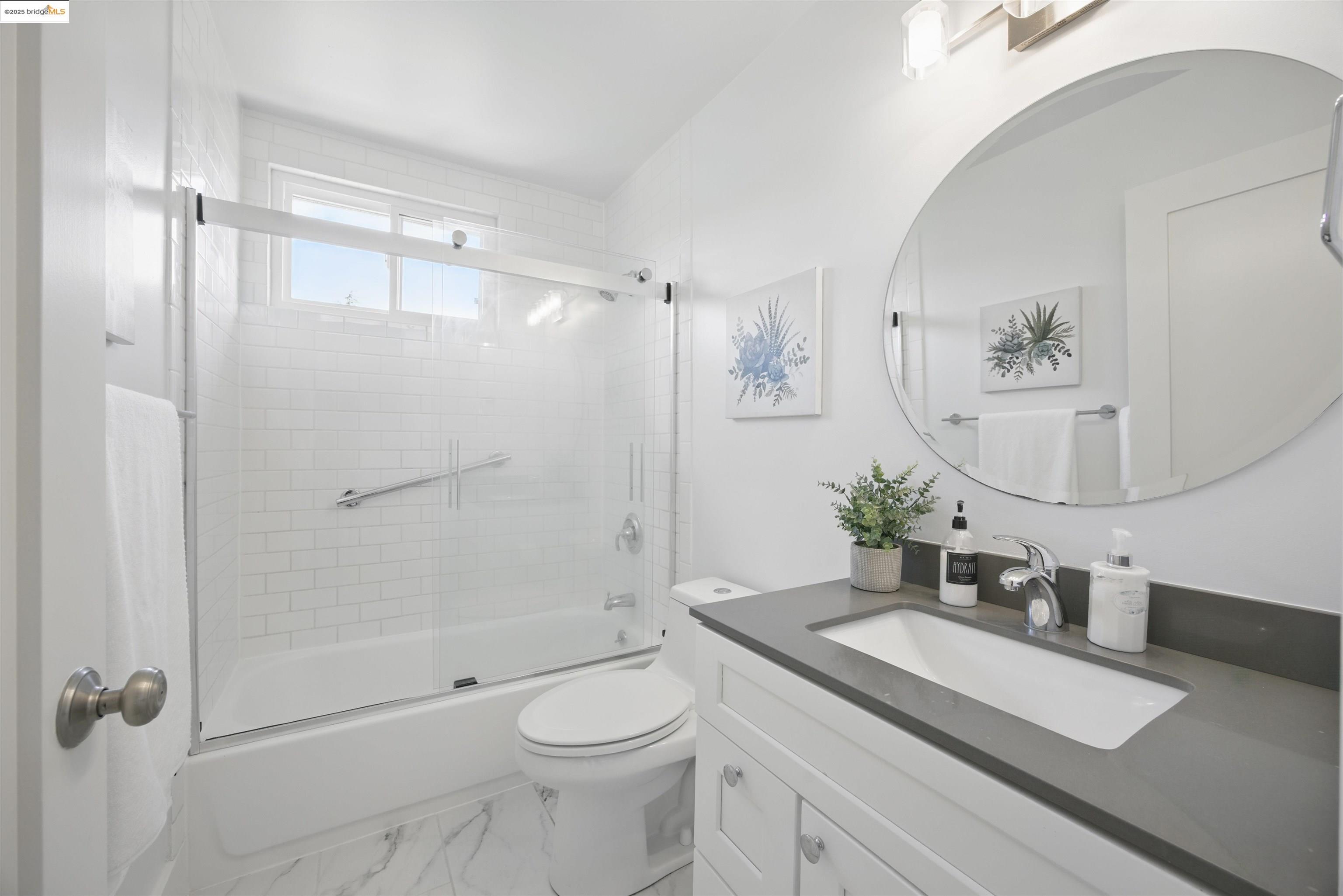 2028 Damuth St # 4, Oakland, California 94602, 2 Bedrooms Bedrooms, 4 Rooms Rooms,1 BathroomBathrooms,Residential,For Sale,2028 Damuth St # 4,41096850