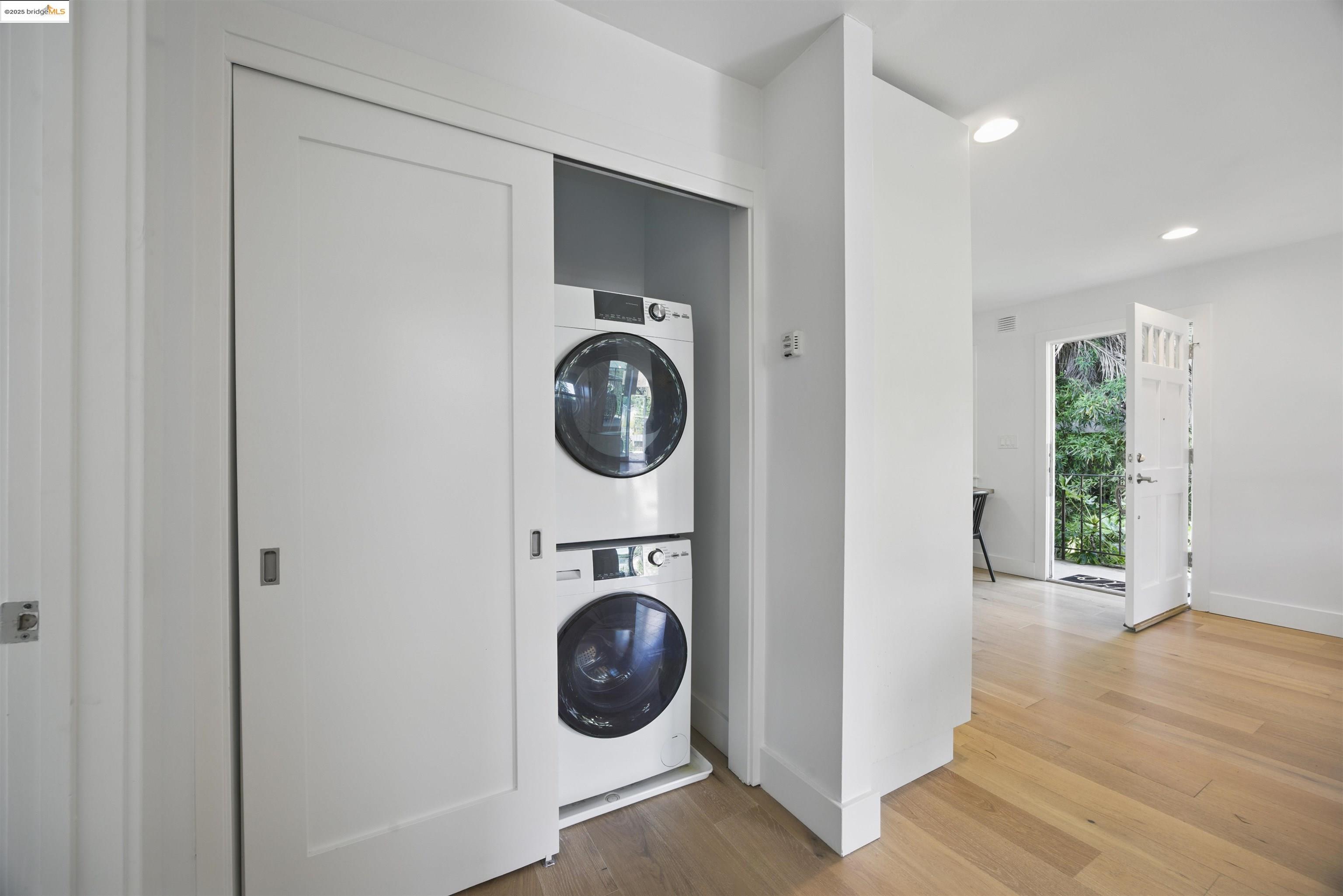2028 Damuth St # 4, Oakland, California 94602, 2 Bedrooms Bedrooms, 4 Rooms Rooms,1 BathroomBathrooms,Residential,For Sale,2028 Damuth St # 4,41096850