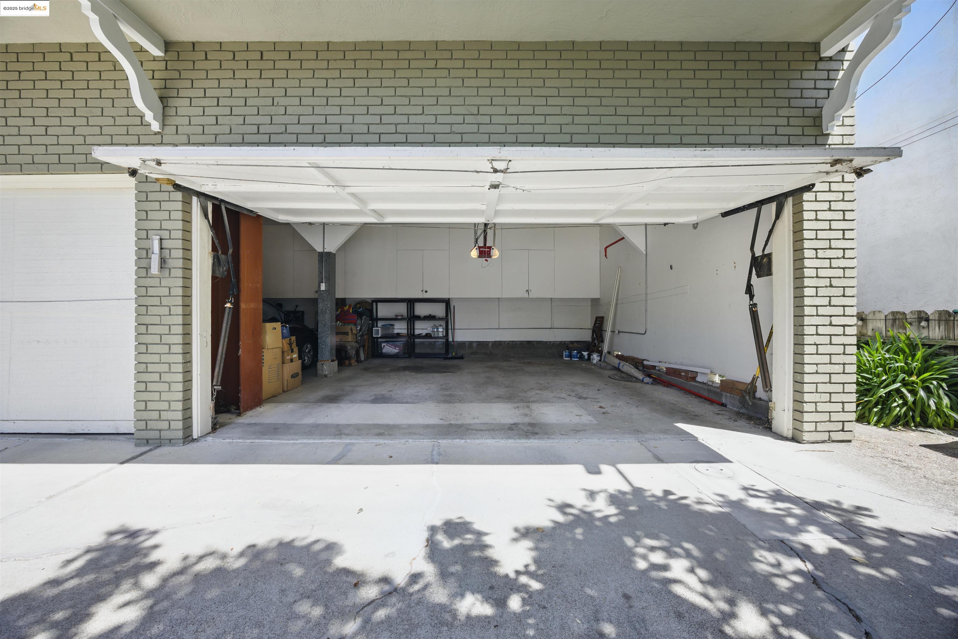 2028 Damuth St # 4, Oakland, California 94602, 2 Bedrooms Bedrooms, 4 Rooms Rooms,1 BathroomBathrooms,Residential,For Sale,2028 Damuth St # 4,41096850