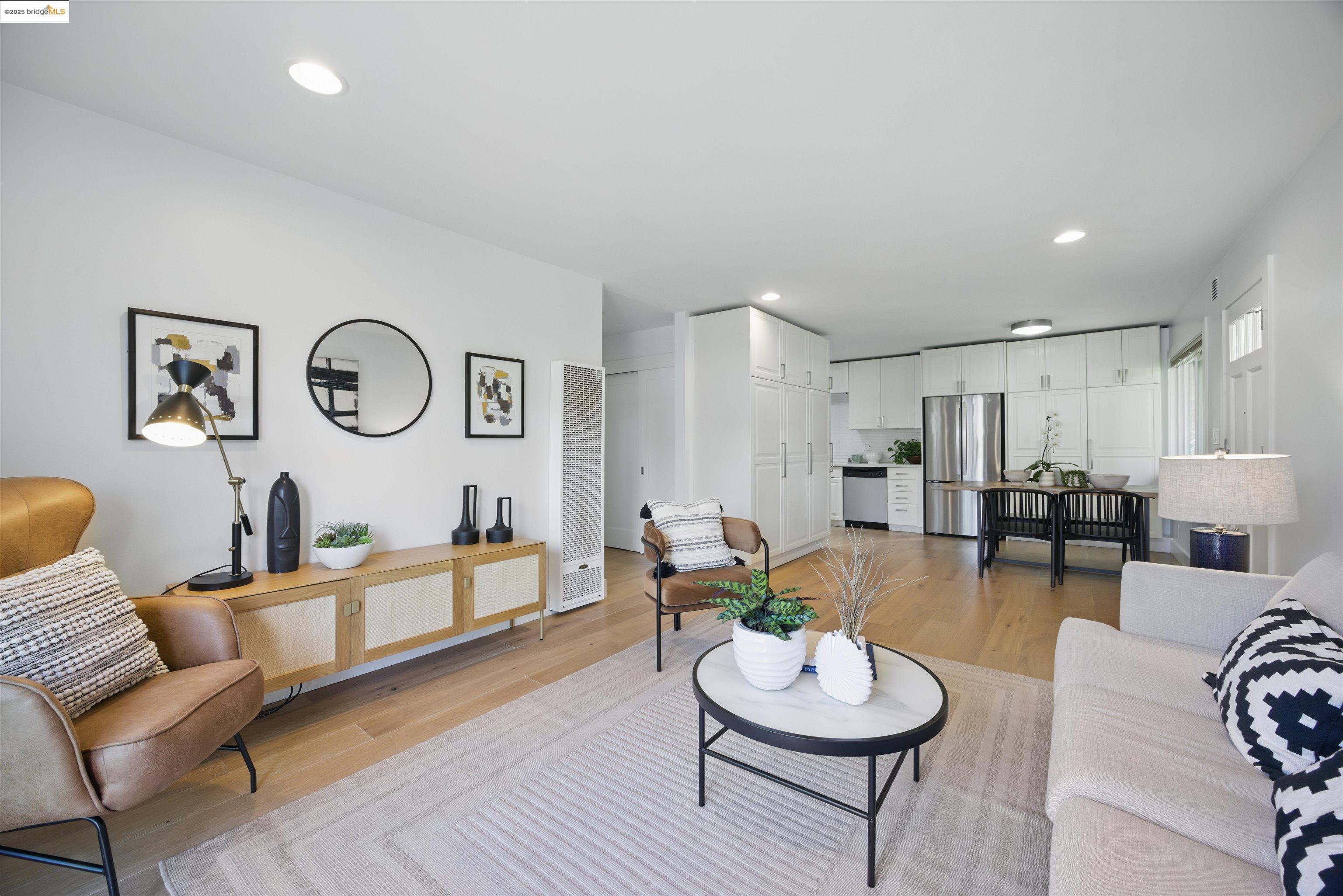 2028 Damuth St # 4, Oakland, California 94602, 2 Bedrooms Bedrooms, 4 Rooms Rooms,1 BathroomBathrooms,Residential,For Sale,2028 Damuth St # 4,41096850
