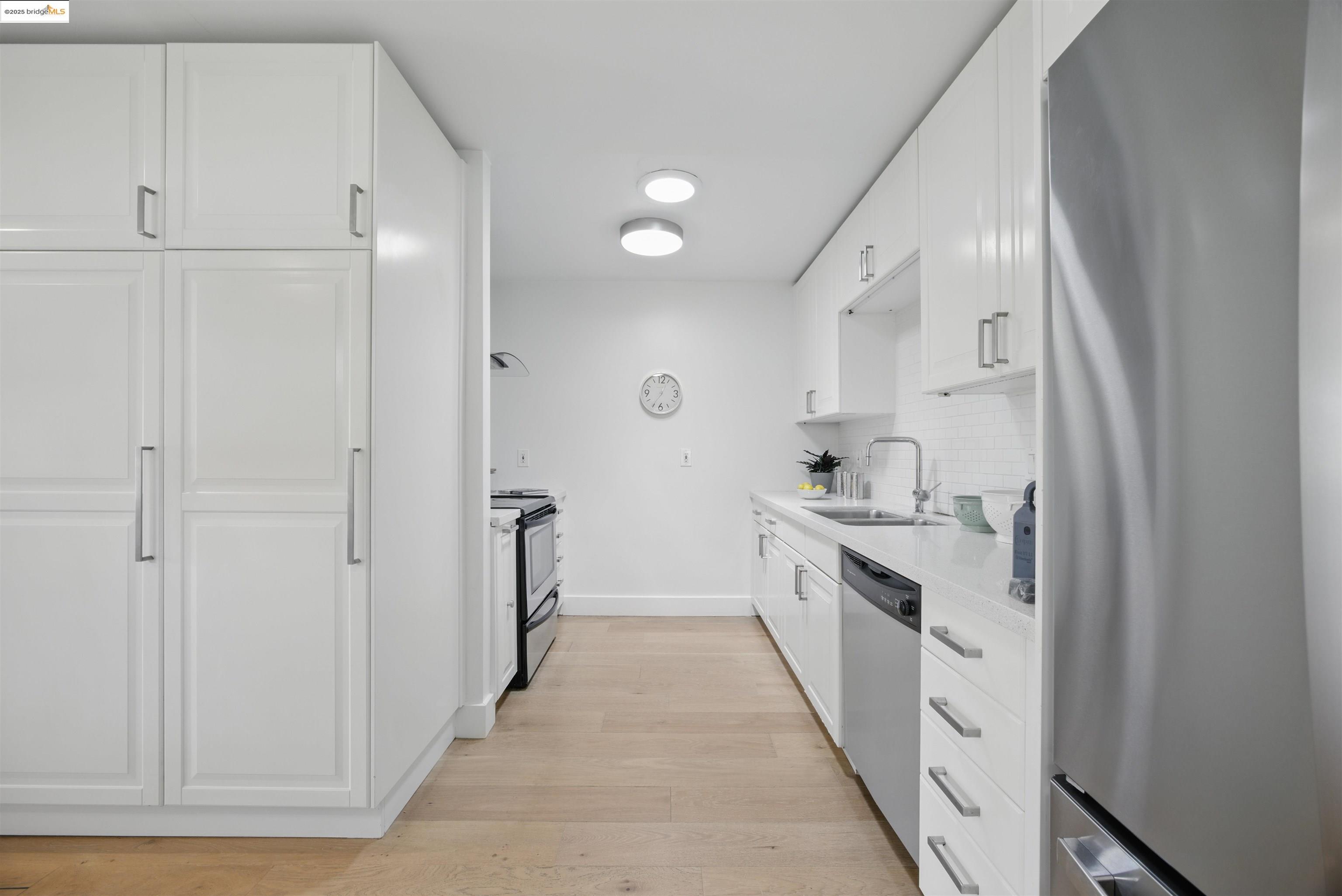 2028 Damuth St # 4, Oakland, California 94602, 2 Bedrooms Bedrooms, 4 Rooms Rooms,1 BathroomBathrooms,Residential,For Sale,2028 Damuth St # 4,41096850