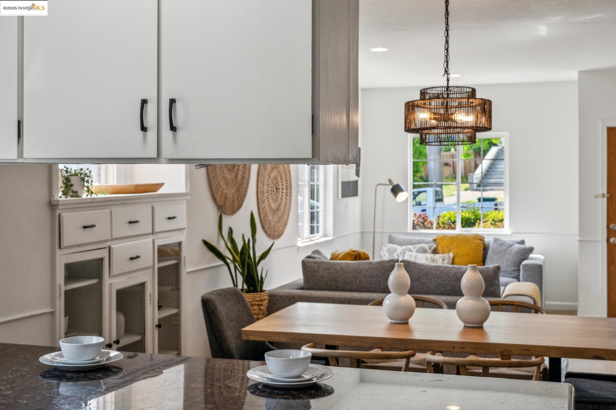 Detail Gallery Image 12 of 54 For 2122 42nd Ave, Oakland,  CA 94601 - 4 Beds | 2 Baths