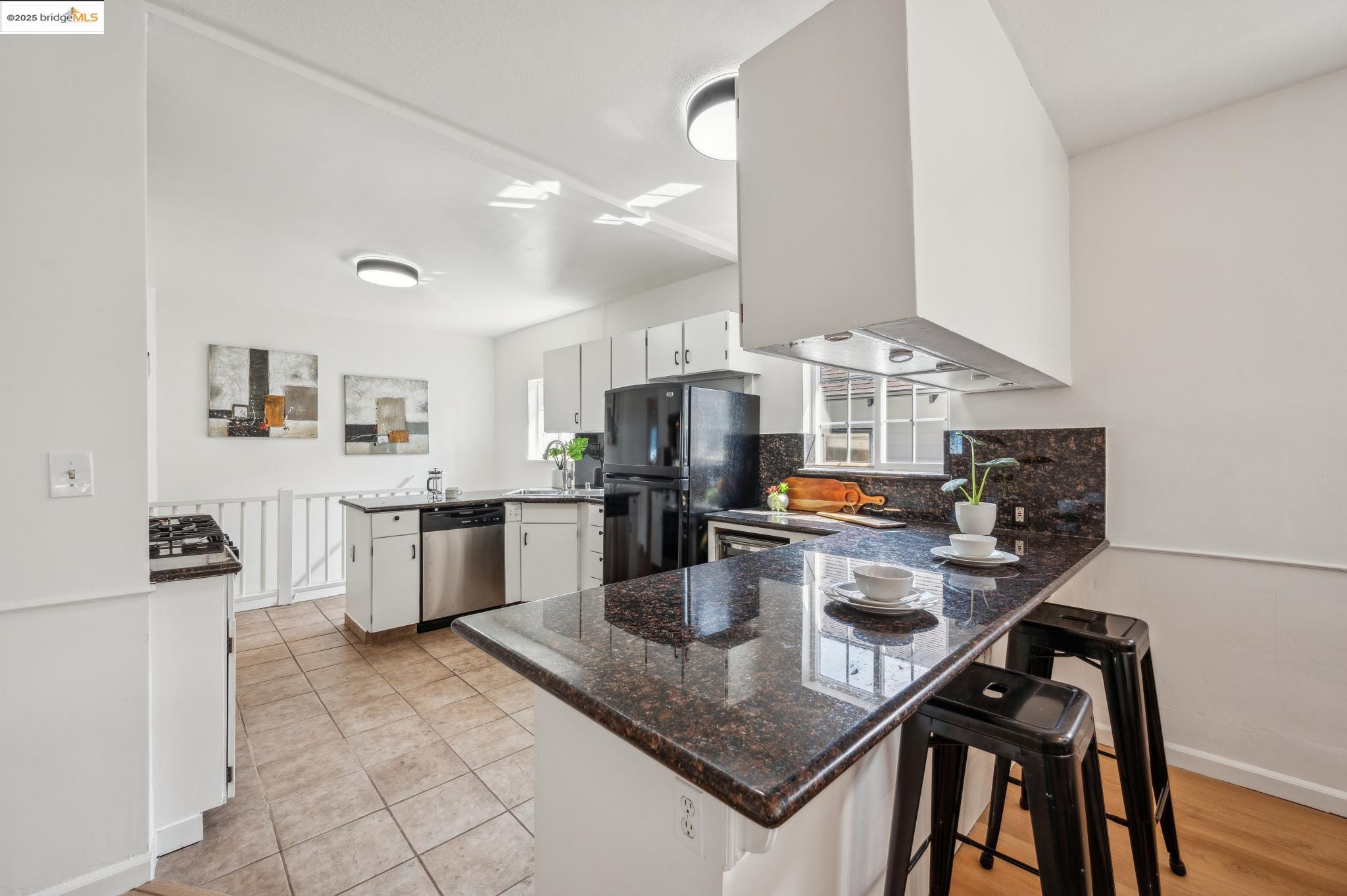 Detail Gallery Image 13 of 54 For 2122 42nd Ave, Oakland,  CA 94601 - 4 Beds | 2 Baths