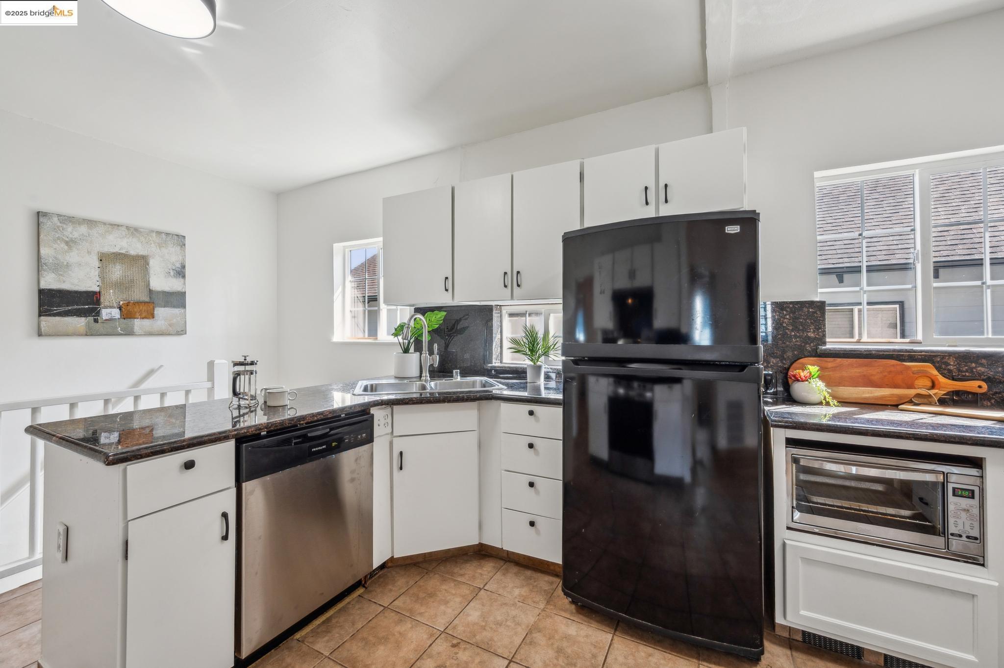 Detail Gallery Image 15 of 54 For 2122 42nd Ave, Oakland,  CA 94601 - 4 Beds | 2 Baths
