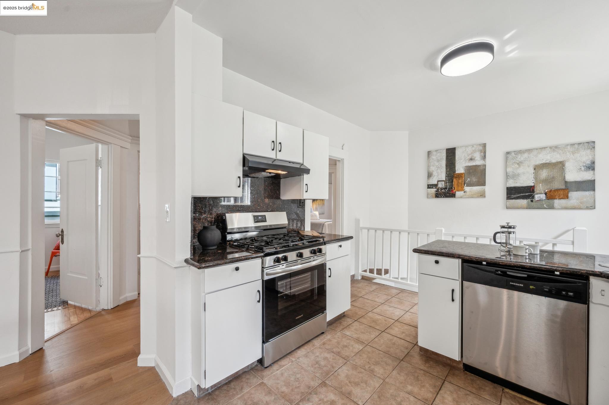 Detail Gallery Image 16 of 54 For 2122 42nd Ave, Oakland,  CA 94601 - 4 Beds | 2 Baths