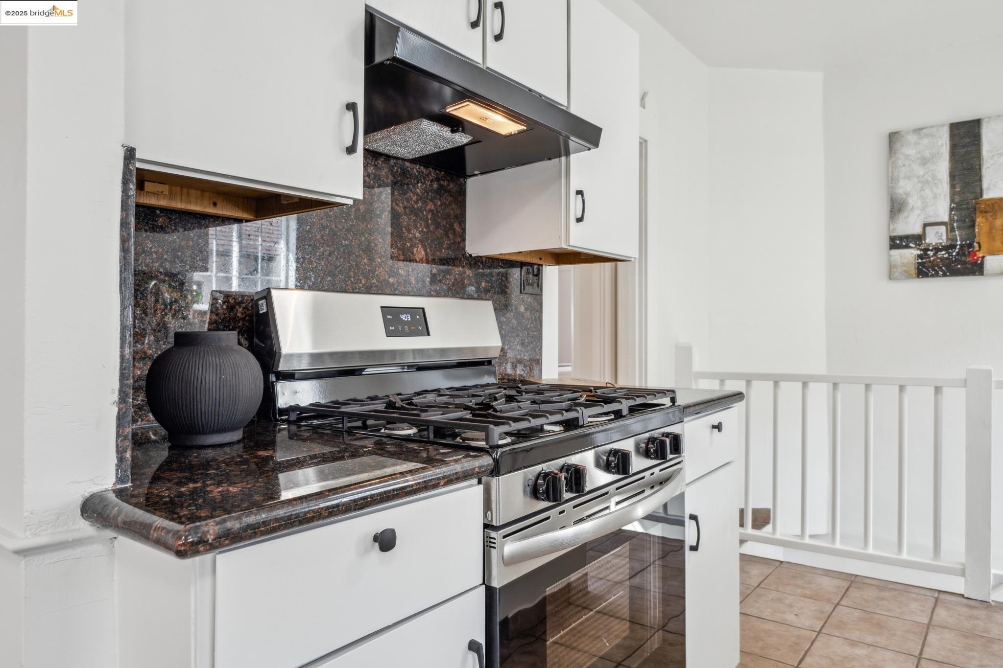Detail Gallery Image 17 of 54 For 2122 42nd Ave, Oakland,  CA 94601 - 4 Beds | 2 Baths