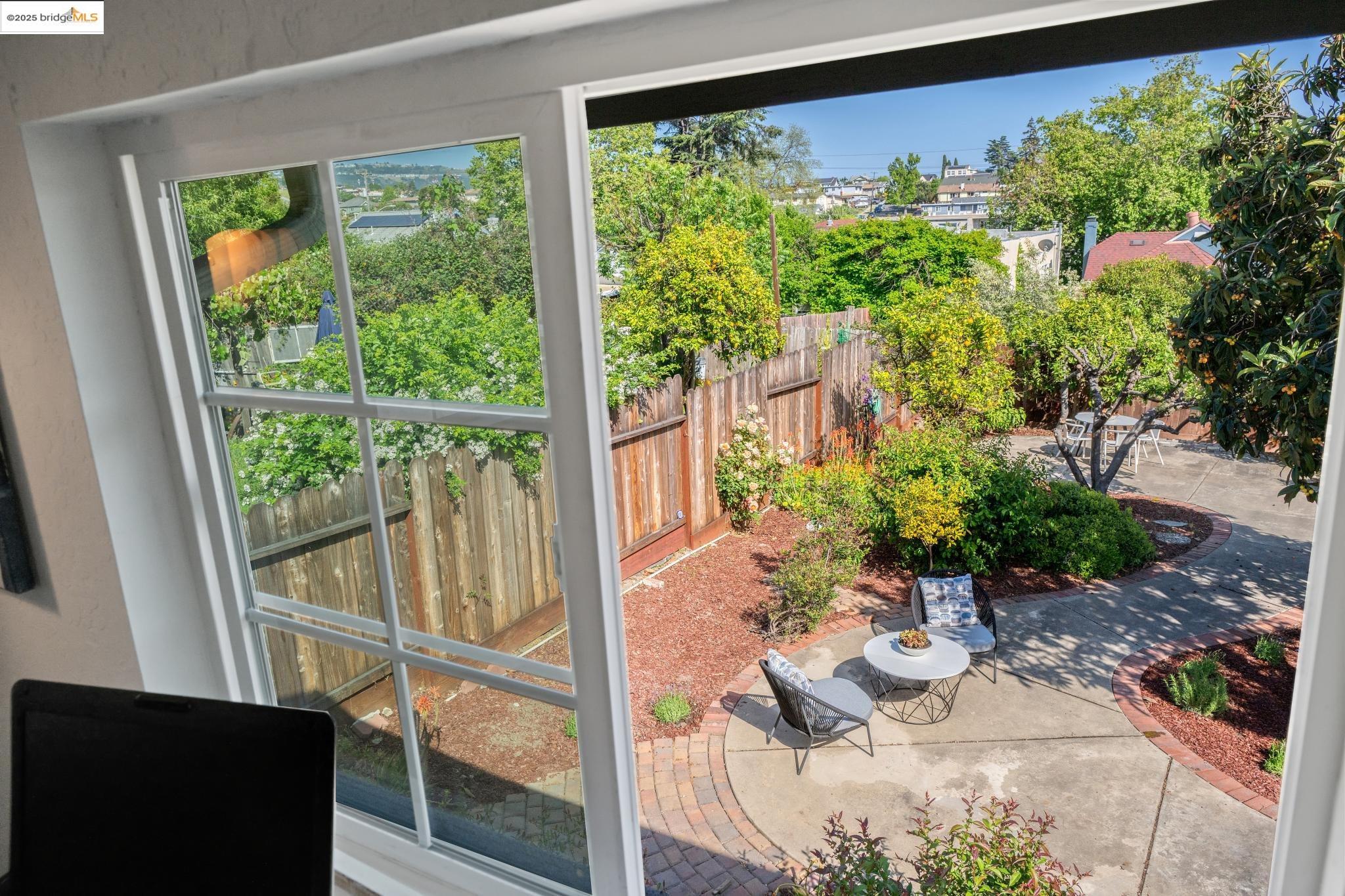 Detail Gallery Image 26 of 54 For 2122 42nd Ave, Oakland,  CA 94601 - 4 Beds | 2 Baths