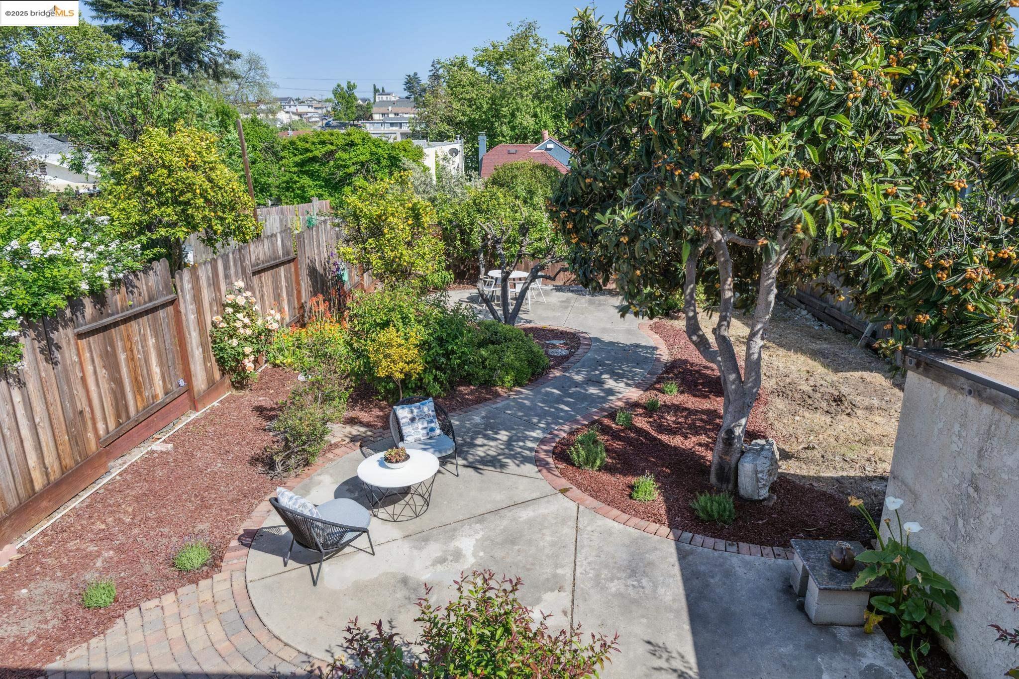 Detail Gallery Image 27 of 54 For 2122 42nd Ave, Oakland,  CA 94601 - 4 Beds | 2 Baths