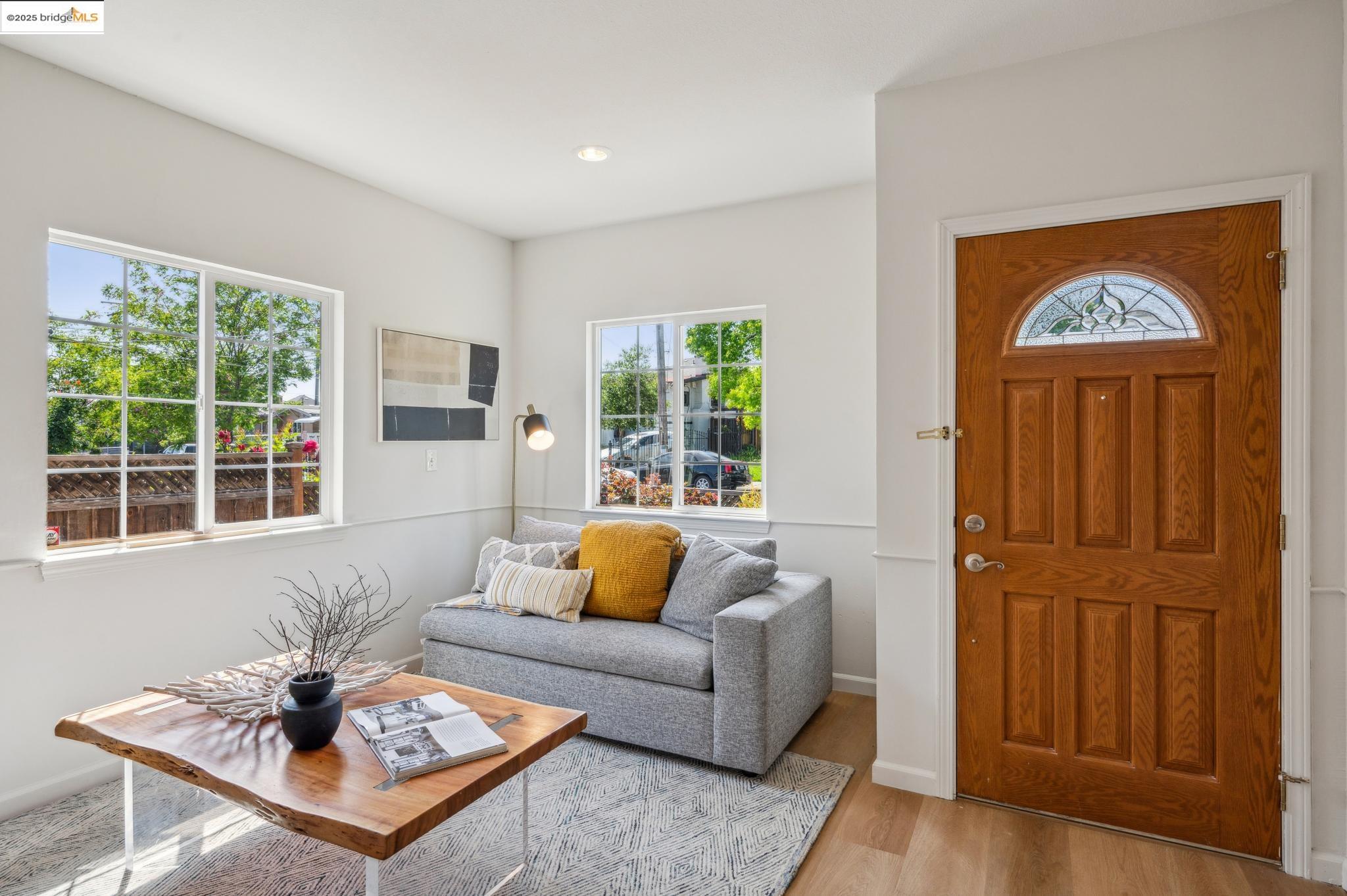 Detail Gallery Image 4 of 54 For 2122 42nd Ave, Oakland,  CA 94601 - 4 Beds | 2 Baths