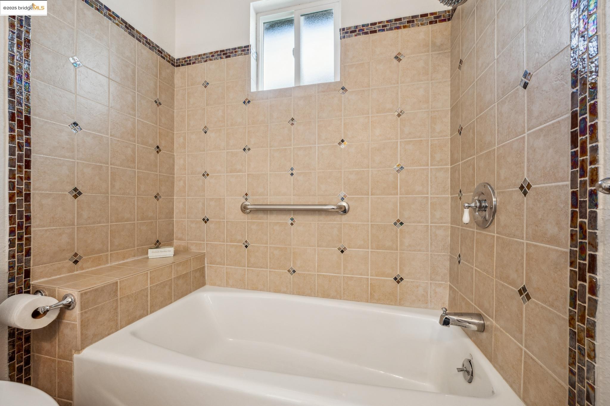 Detail Gallery Image 36 of 54 For 2122 42nd Ave, Oakland,  CA 94601 - 4 Beds | 2 Baths