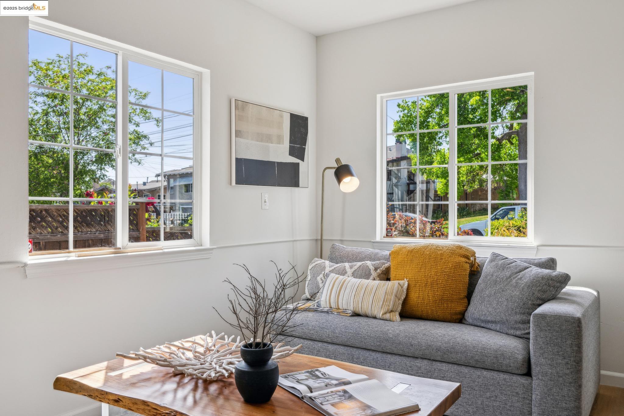Detail Gallery Image 5 of 54 For 2122 42nd Ave, Oakland,  CA 94601 - 4 Beds | 2 Baths