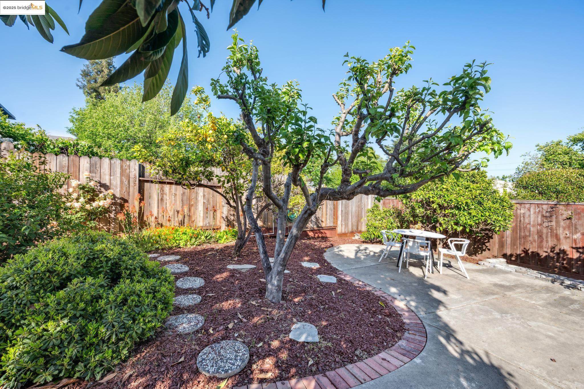 Detail Gallery Image 46 of 54 For 2122 42nd Ave, Oakland,  CA 94601 - 4 Beds | 2 Baths