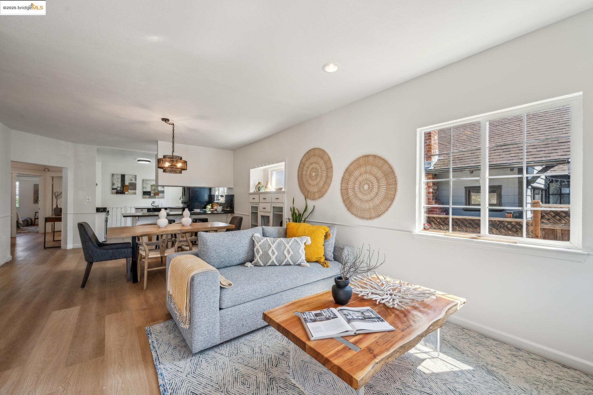 Detail Gallery Image 6 of 54 For 2122 42nd Ave, Oakland,  CA 94601 - 4 Beds | 2 Baths