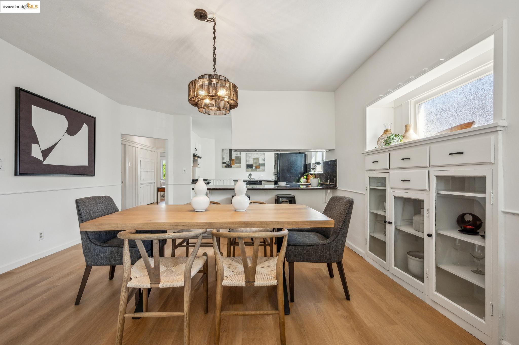 Detail Gallery Image 9 of 54 For 2122 42nd Ave, Oakland,  CA 94601 - 4 Beds | 2 Baths