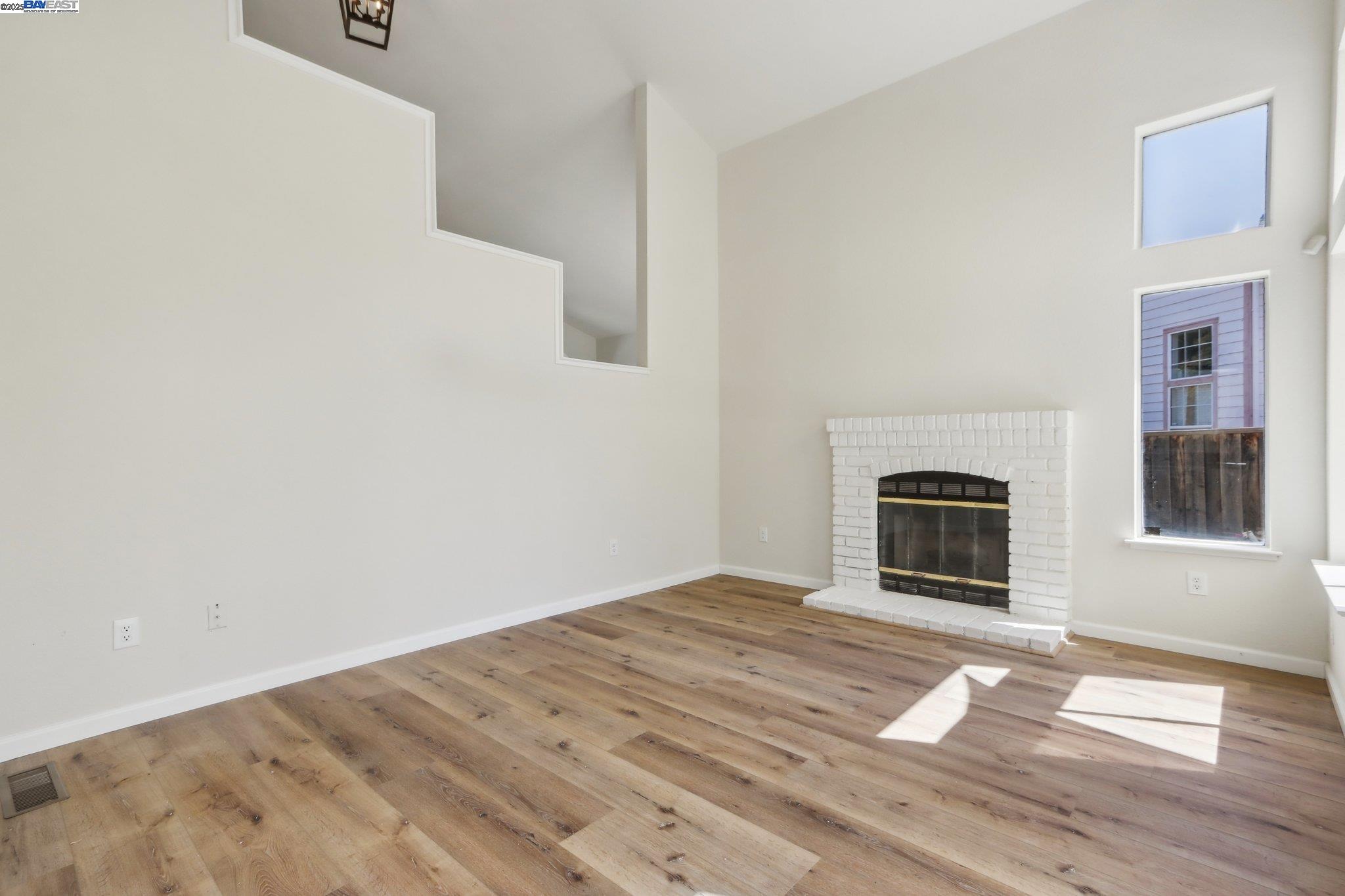 Detail Gallery Image 8 of 46 For 2164 Rain Drop Cir, Pittsburg,  CA 94565 - 3 Beds | 2/1 Baths