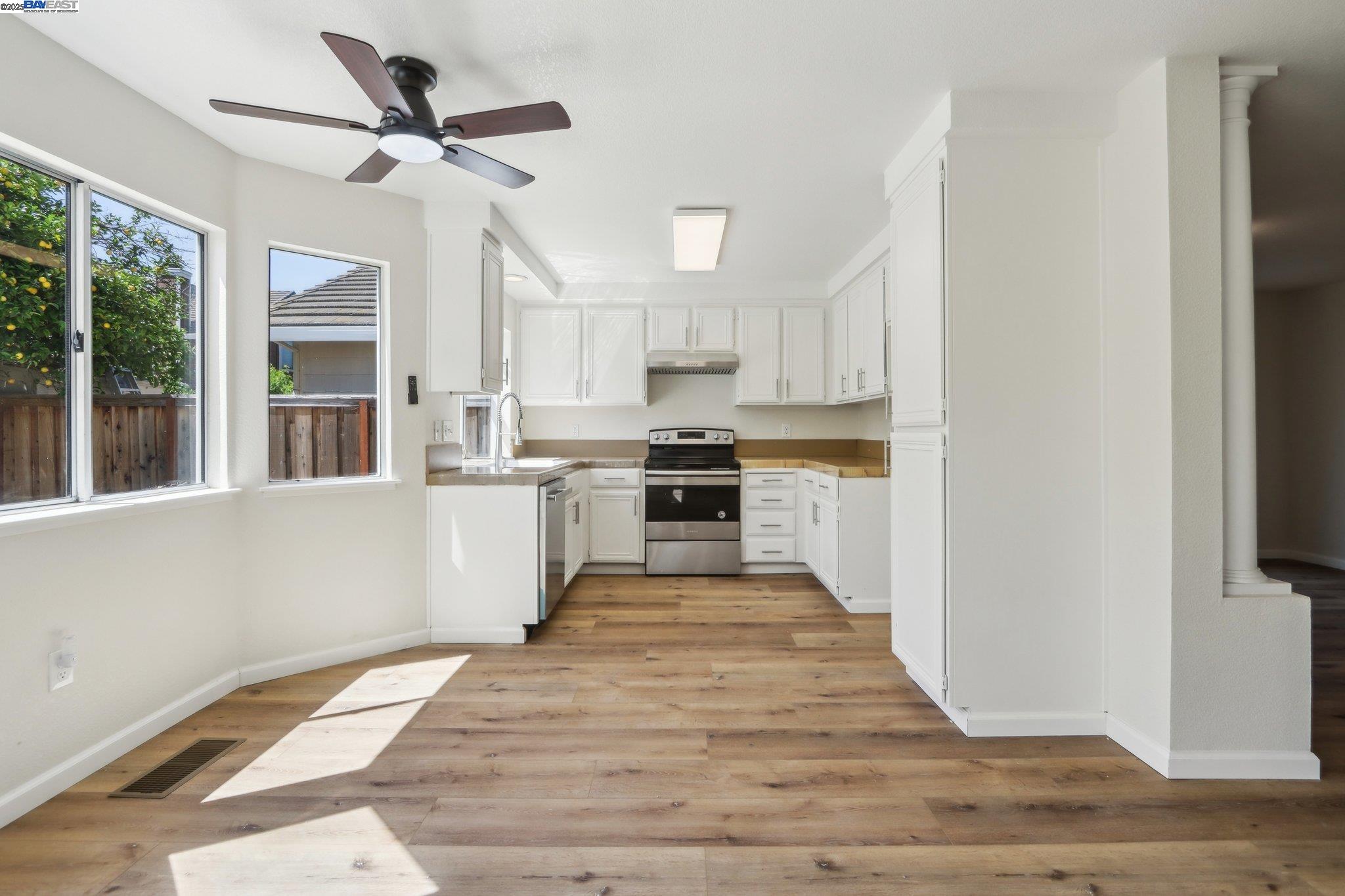 Detail Gallery Image 9 of 46 For 2164 Rain Drop Cir, Pittsburg,  CA 94565 - 3 Beds | 2/1 Baths