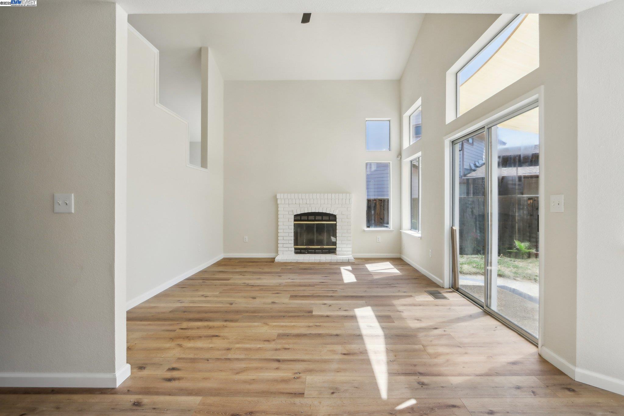 Detail Gallery Image 10 of 46 For 2164 Rain Drop Cir, Pittsburg,  CA 94565 - 3 Beds | 2/1 Baths