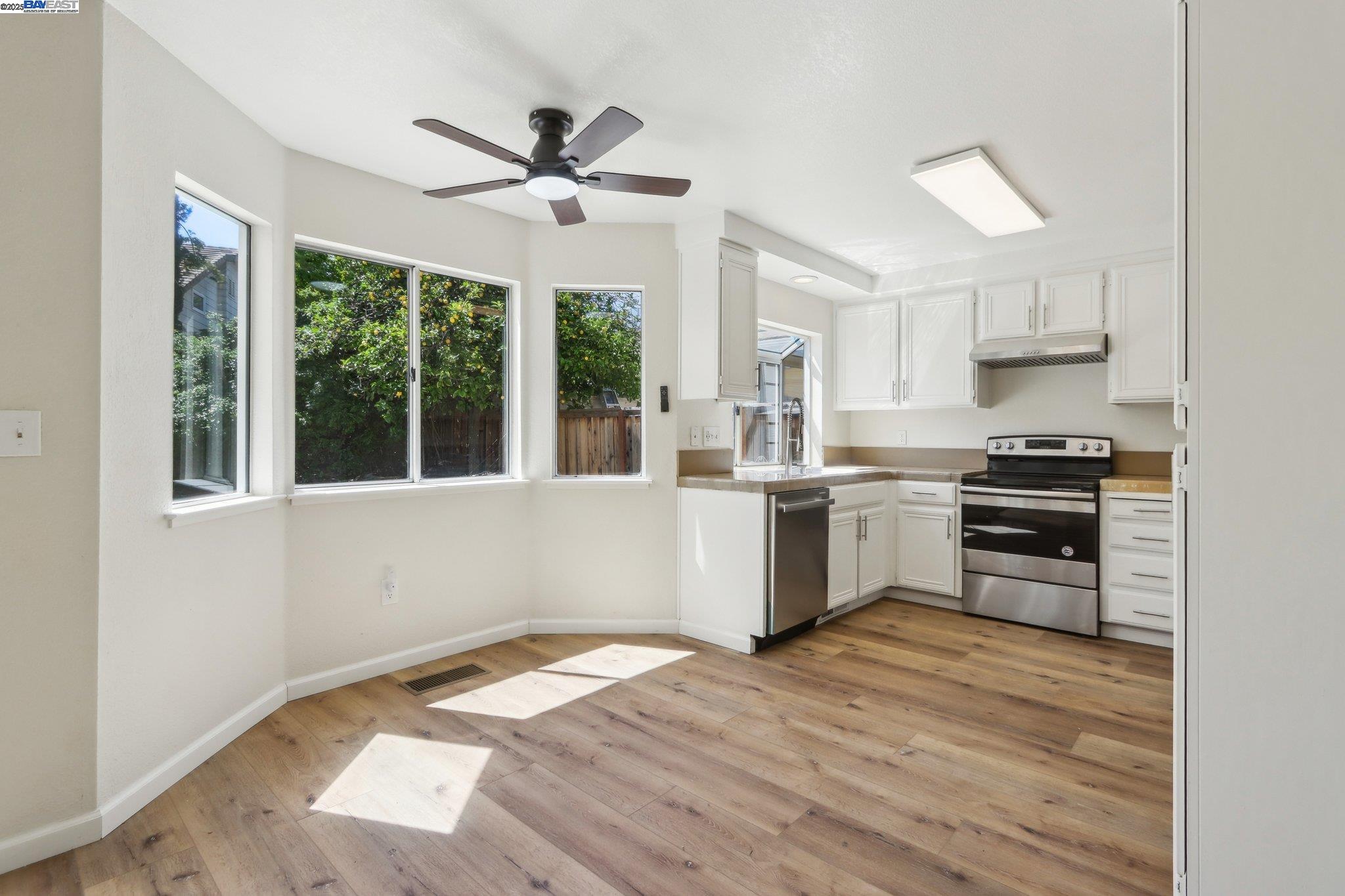 Detail Gallery Image 11 of 46 For 2164 Rain Drop Cir, Pittsburg,  CA 94565 - 3 Beds | 2/1 Baths