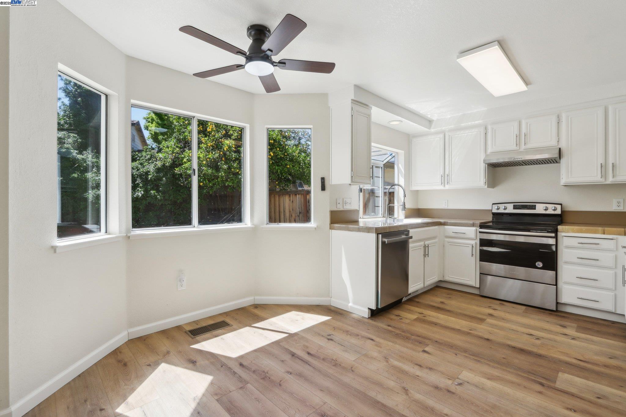 Detail Gallery Image 12 of 46 For 2164 Rain Drop Cir, Pittsburg,  CA 94565 - 3 Beds | 2/1 Baths
