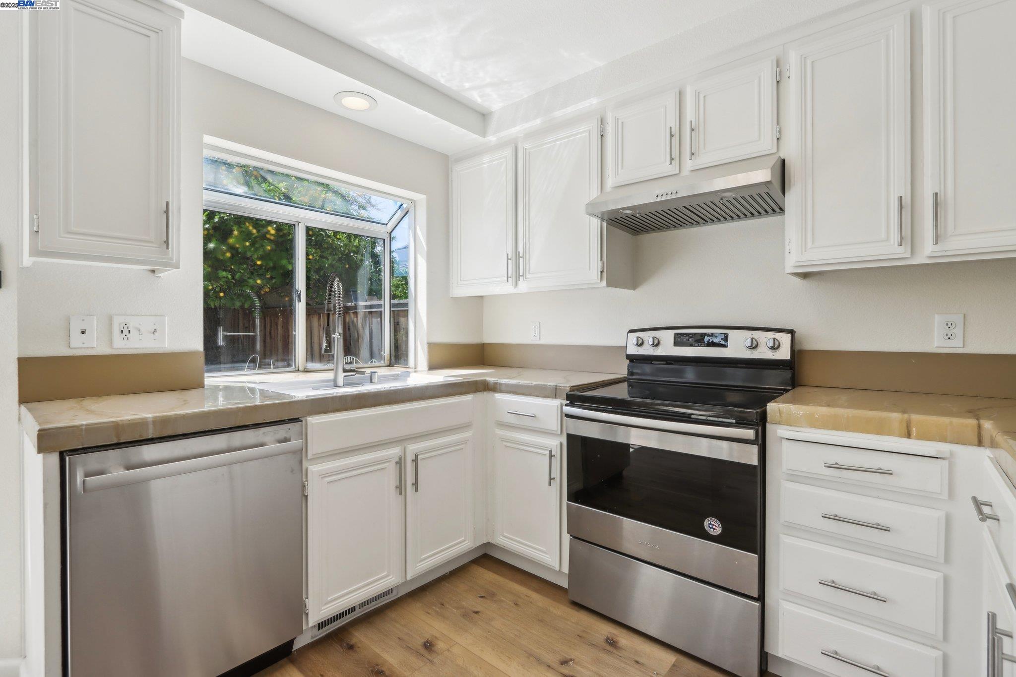 Detail Gallery Image 14 of 46 For 2164 Rain Drop Cir, Pittsburg,  CA 94565 - 3 Beds | 2/1 Baths